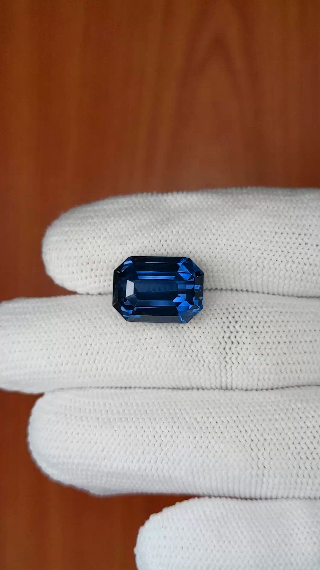 15.09 Ct. Blue Sapphire from Ceylon (Sri Lanka) Size Video