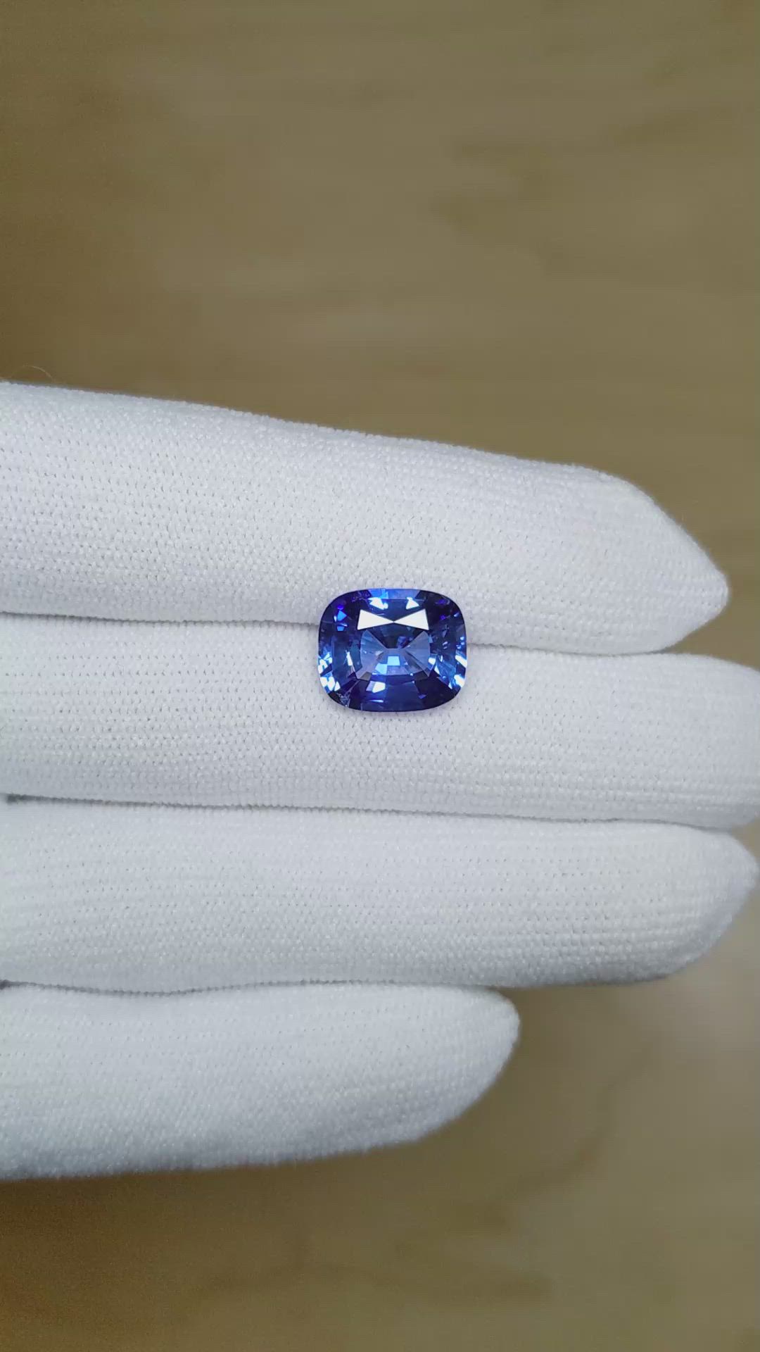 6.06 Ct. Blue Sapphire from Ceylon (Sri Lanka) Size Video