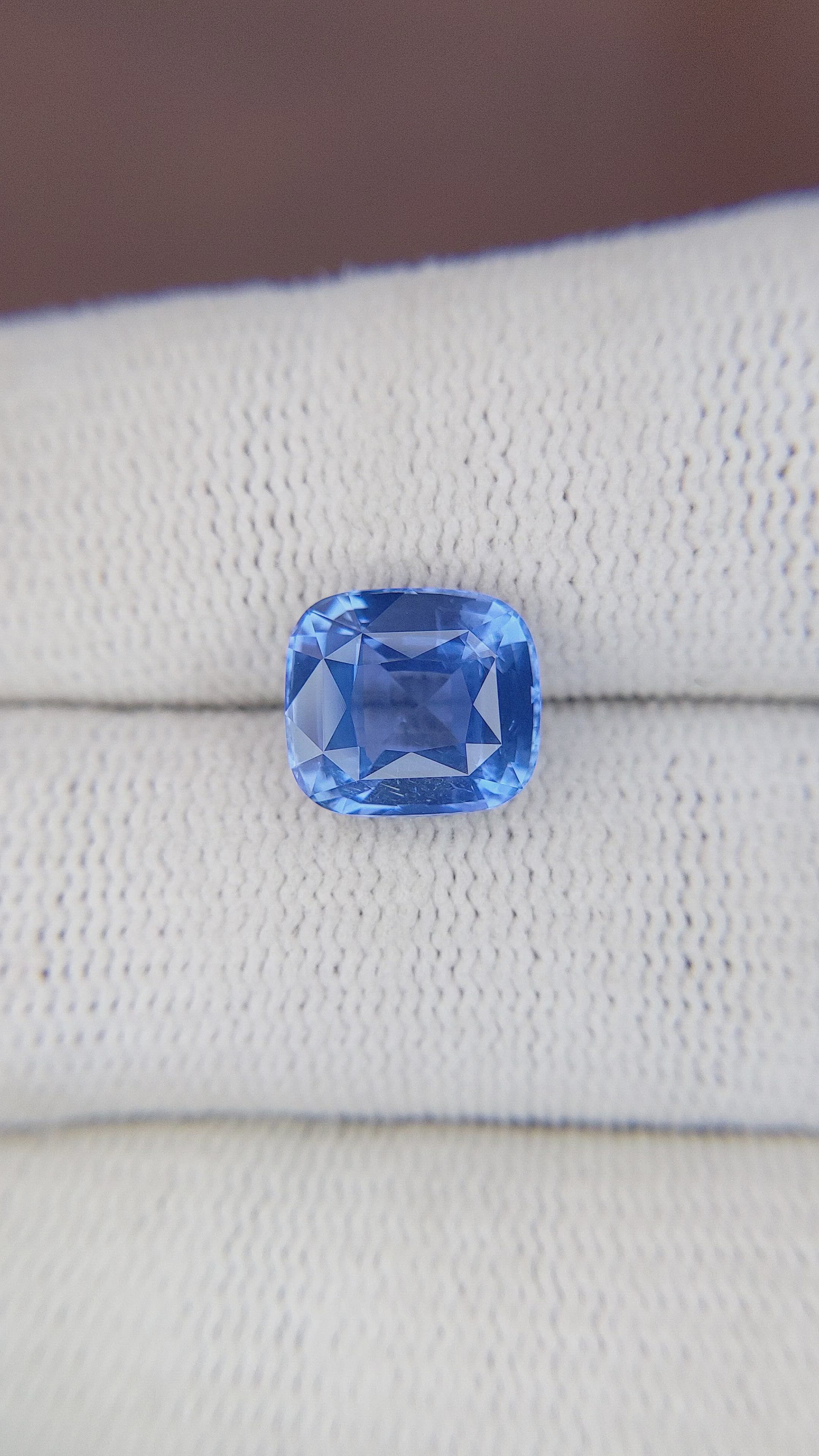 4.02 Ct. Blue Sapphire from Ceylon (Sri Lanka) Size Video