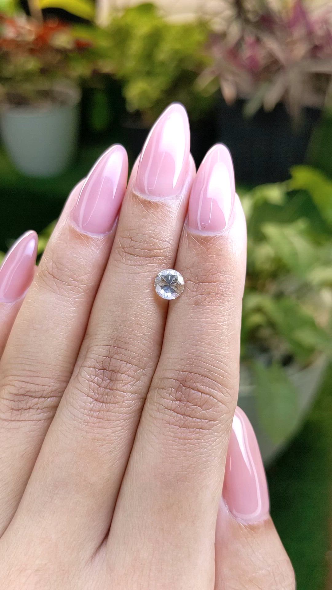 1.00 Ct. White Sapphire from Ceylon (Sri Lanka) Size Video