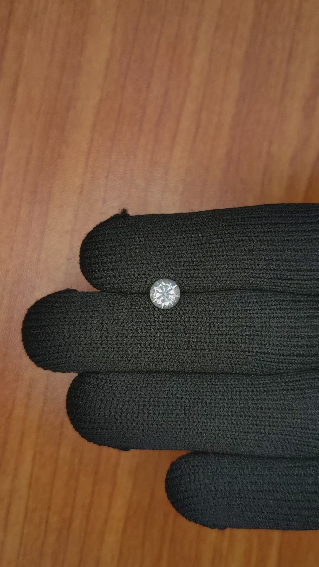 1.00 Ct. White Sapphire from Ceylon (Sri Lanka) Size Video