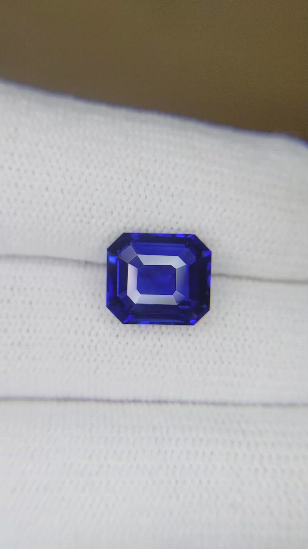5.01 Ct. Blue Sapphire from Ceylon (Sri Lanka) Size Video