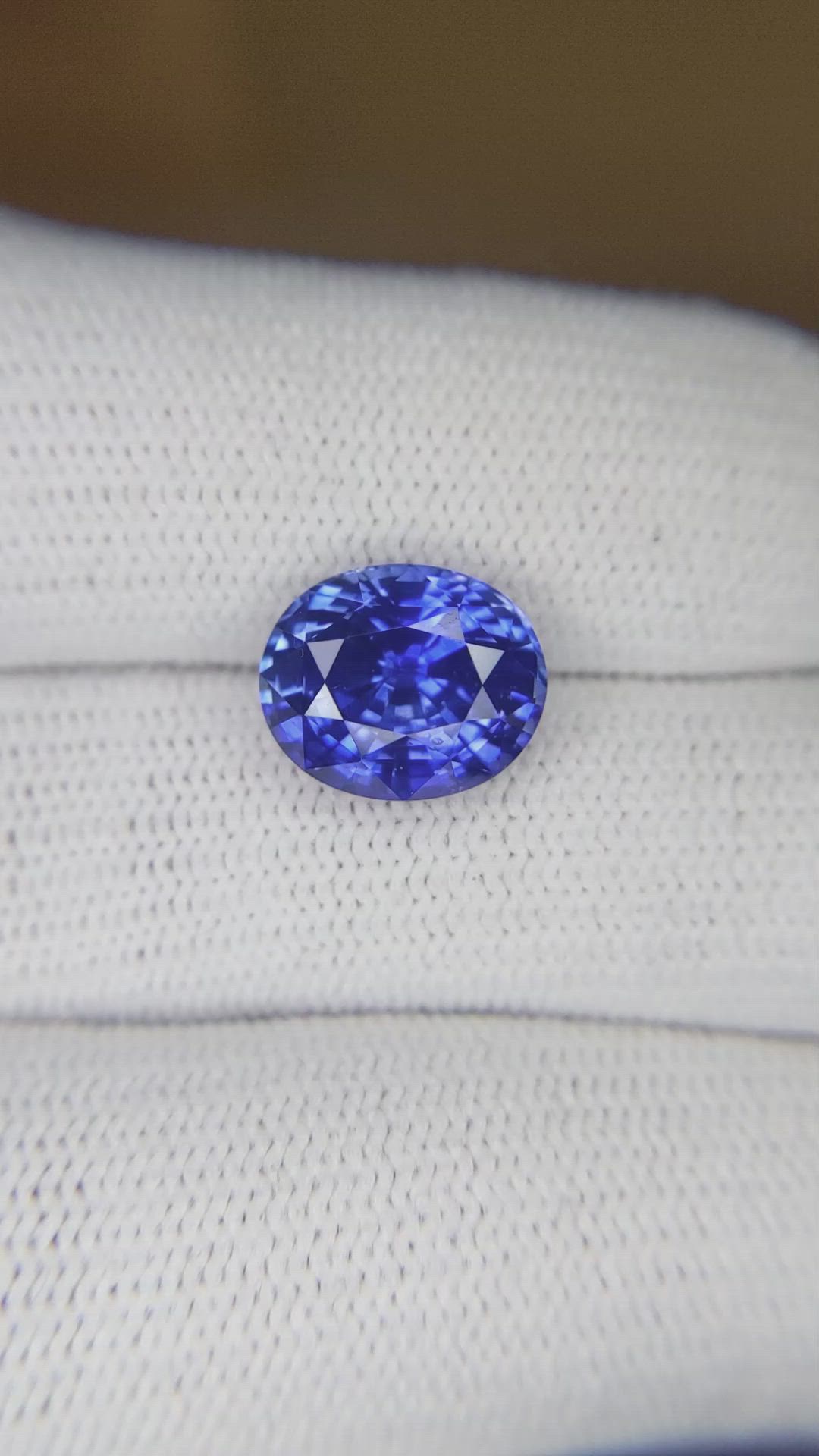 4.61 Ct. Blue Sapphire from Ceylon (Sri Lanka) Size Video
