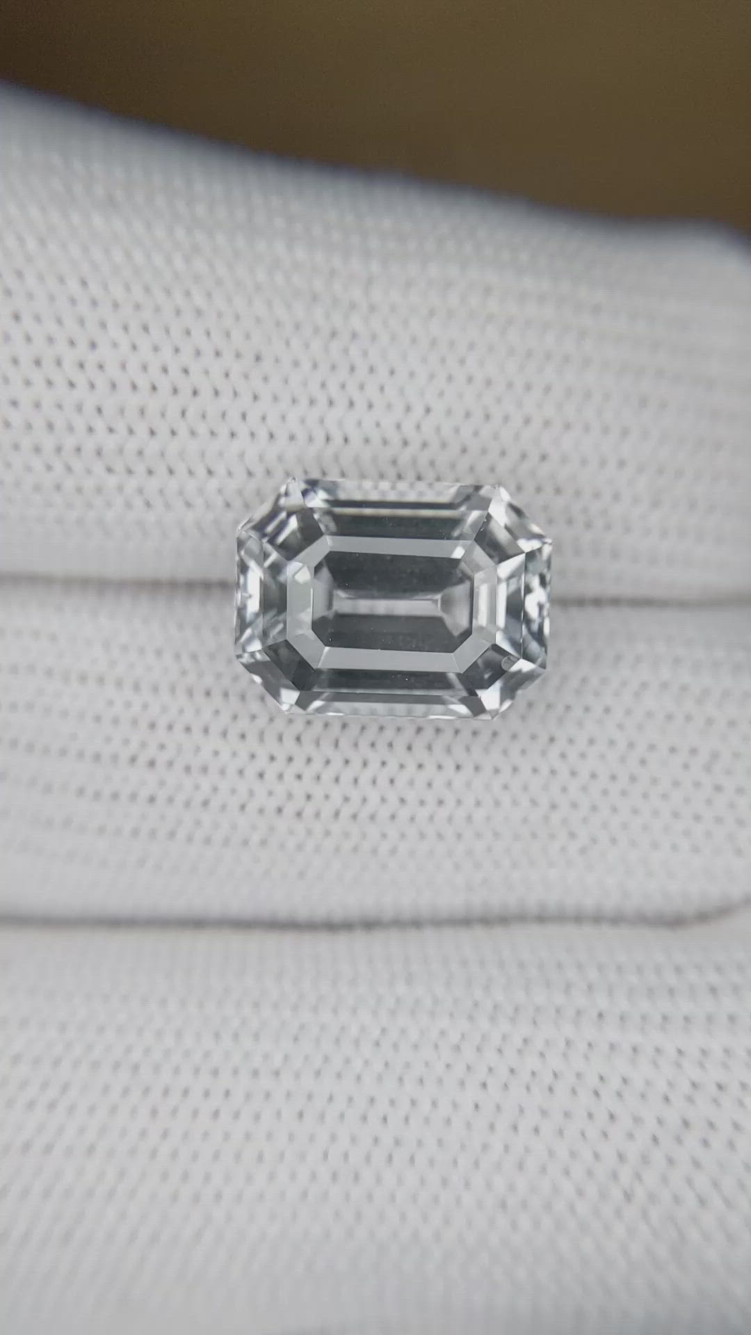 10.05 Ct. White Sapphire from Ceylon (Sri Lanka) Size Video