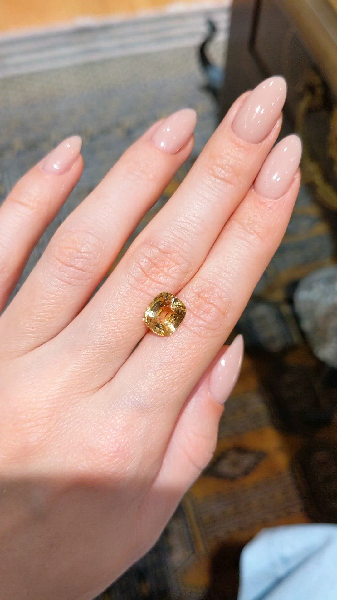 4.10 Ct. Yellow Sapphire from Ceylon (Sri Lanka) Size Video