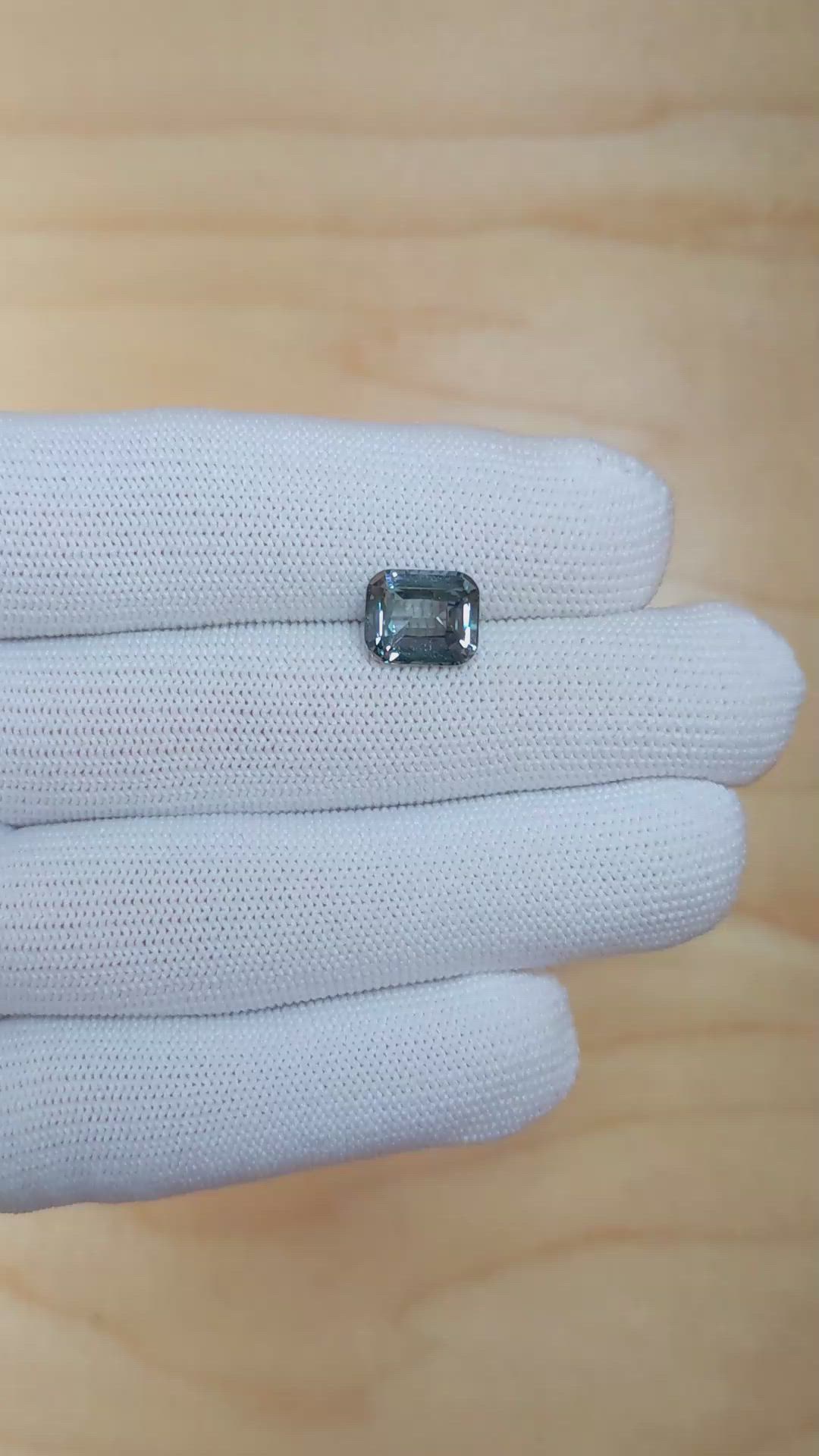 4.35 Ct. Bluish Green Sapphire from Ceylon (Sri Lanka) Size Video