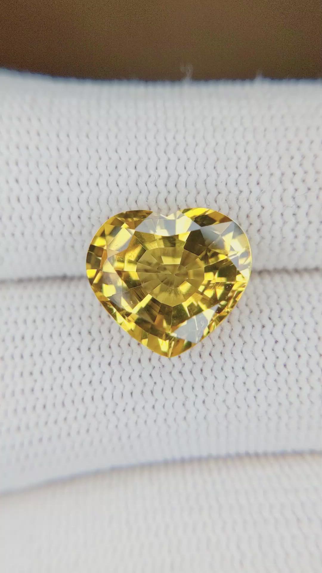 6.84 Ct. Yellow Sapphire from Ceylon (Sri Lanka) Size Video