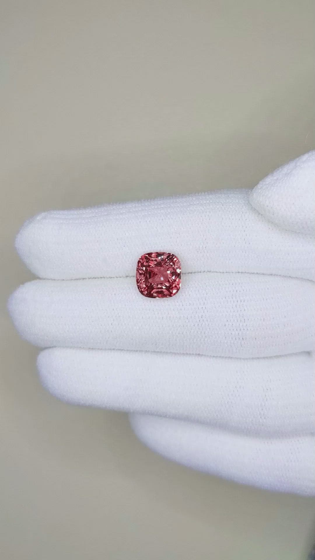 4.08 Ct. Padparadscha Sapphire from Ceylon (Sri Lanka) Size Video