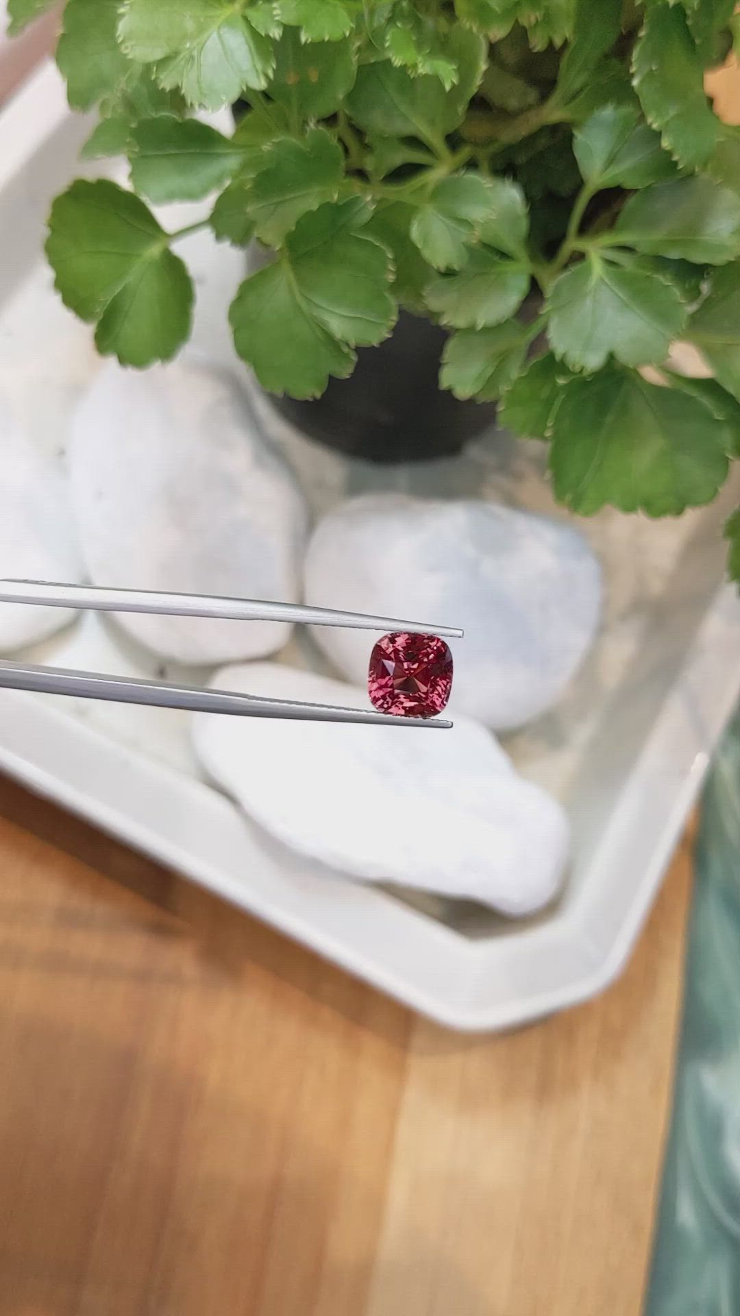 4.08 Ct. Padparadscha Sapphire from Ceylon (Sri Lanka) Size Video