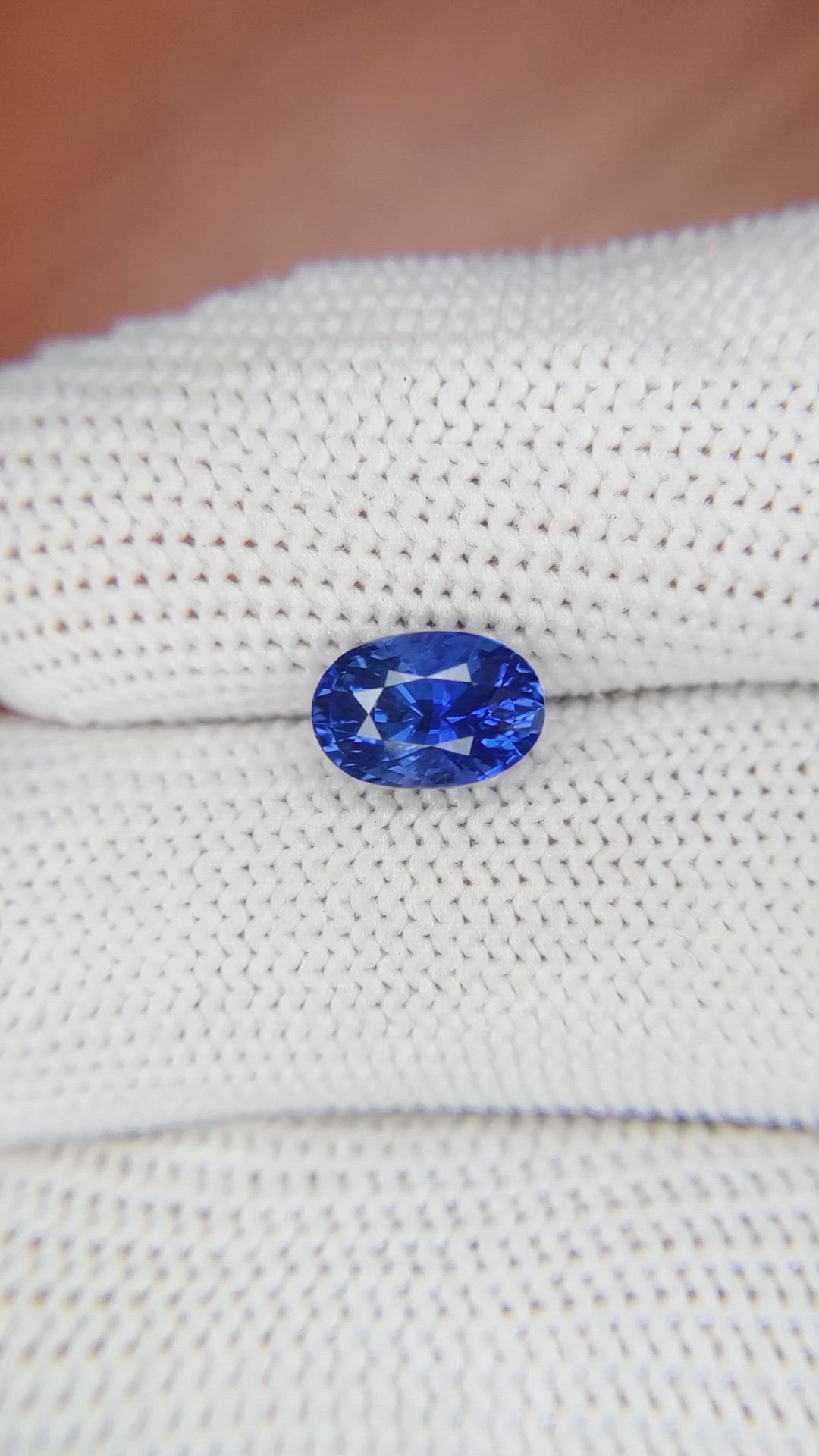 2.30 Ct. Blue Sapphire from Ceylon (Sri Lanka) Size Video