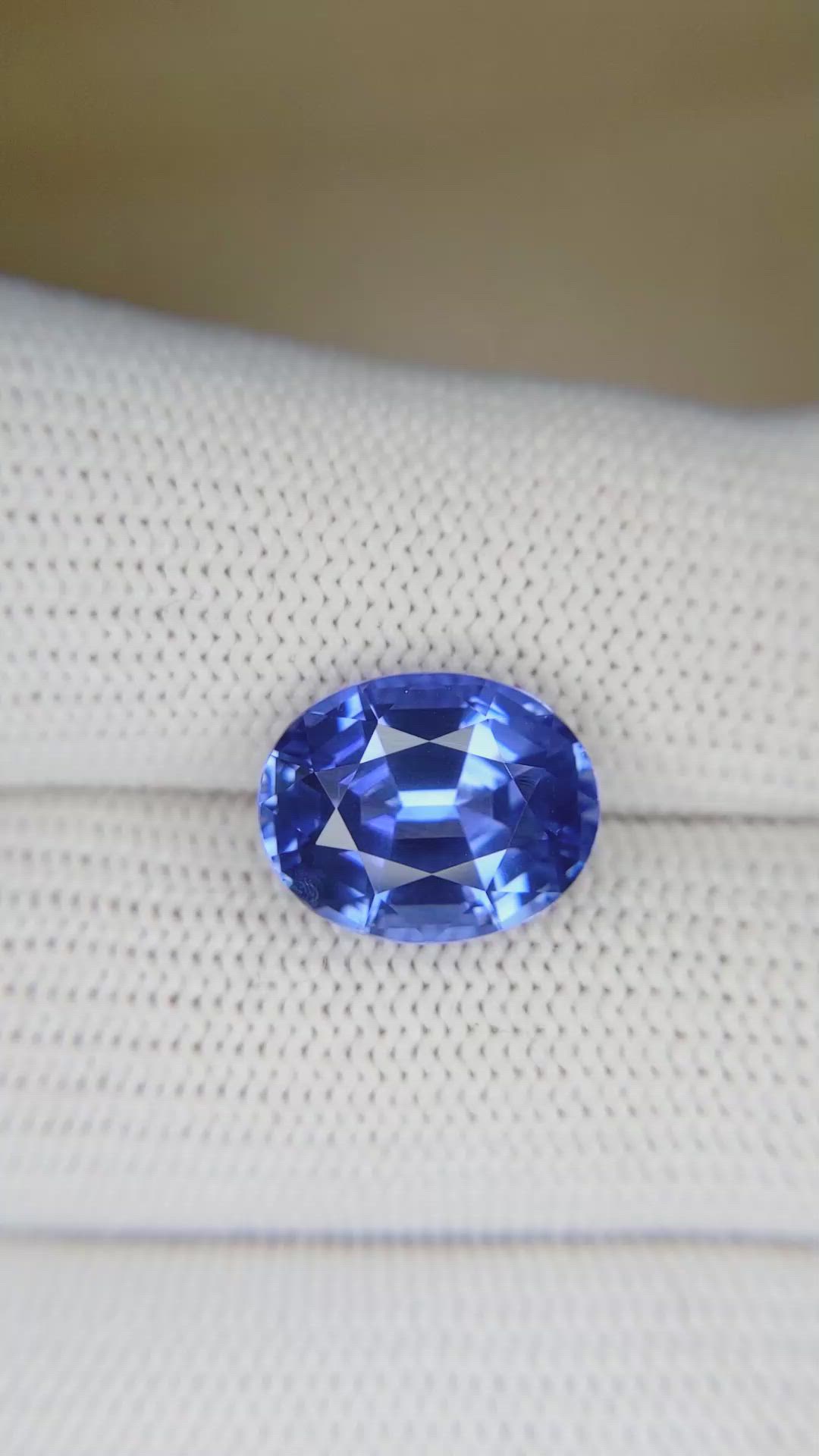 7.52 Ct. Blue Sapphire from Ceylon (Sri Lanka) Size Video