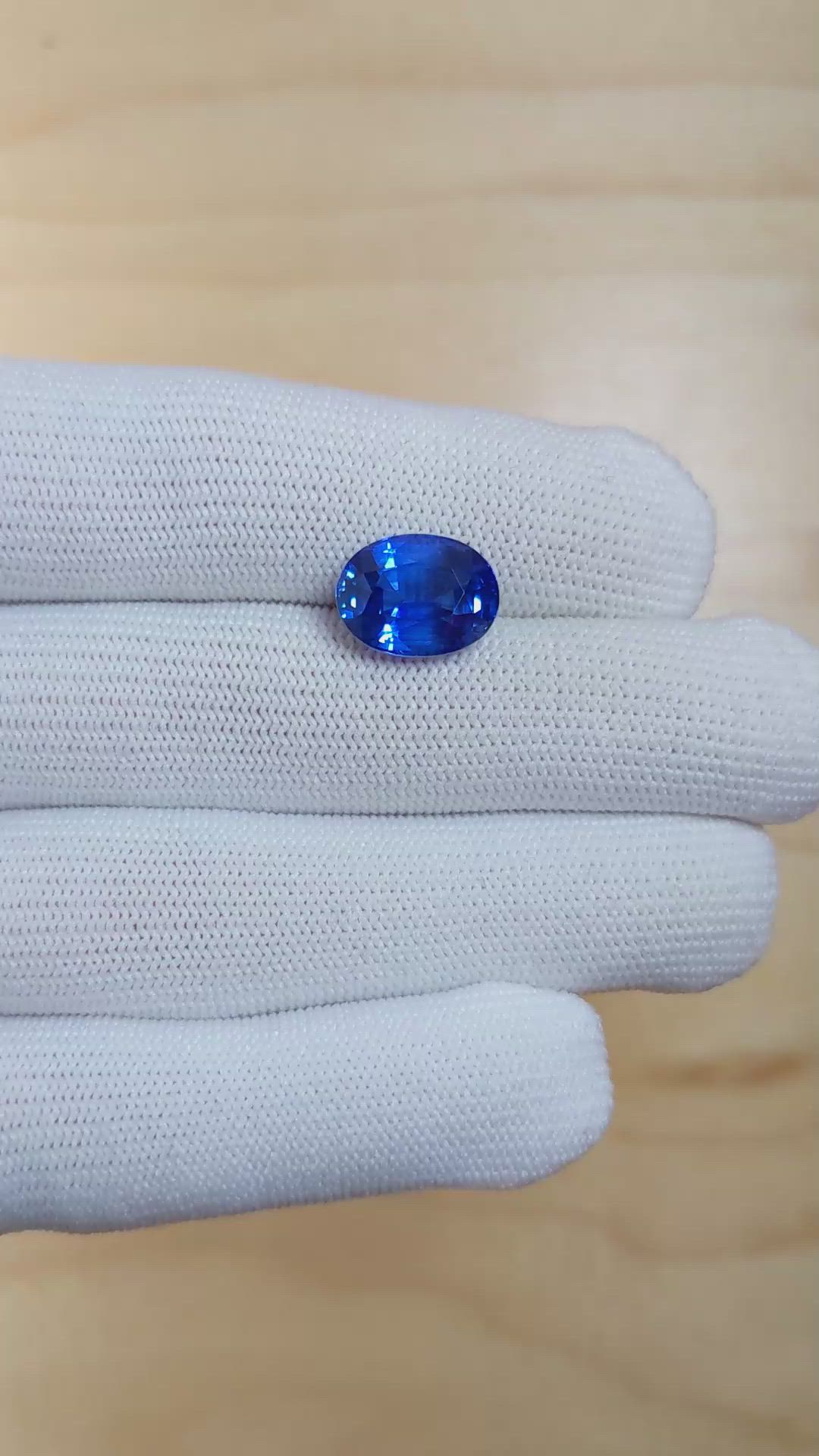 8.15 Ct. Blue Sapphire from Ceylon (Sri Lanka) Size Video