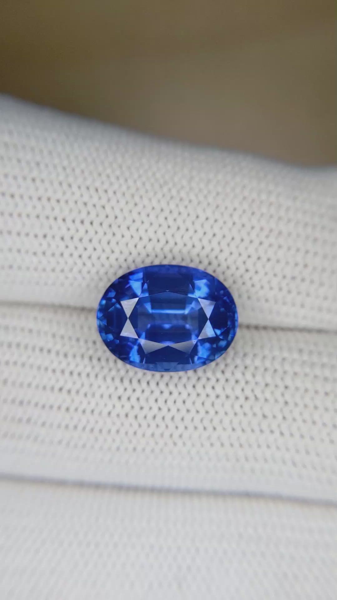 8.15 Ct. Blue Sapphire from Ceylon (Sri Lanka) Size Video