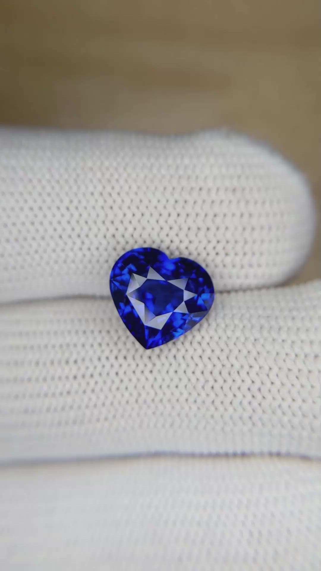 4.50 Ct. Blue Sapphire from Ceylon (Sri Lanka) Size Video