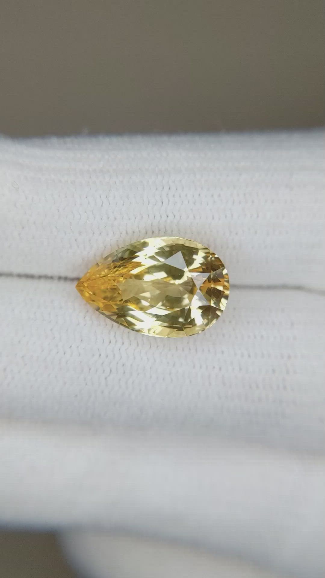 7.65 Ct. Yellow Sapphire from Ceylon (Sri Lanka) Size Video