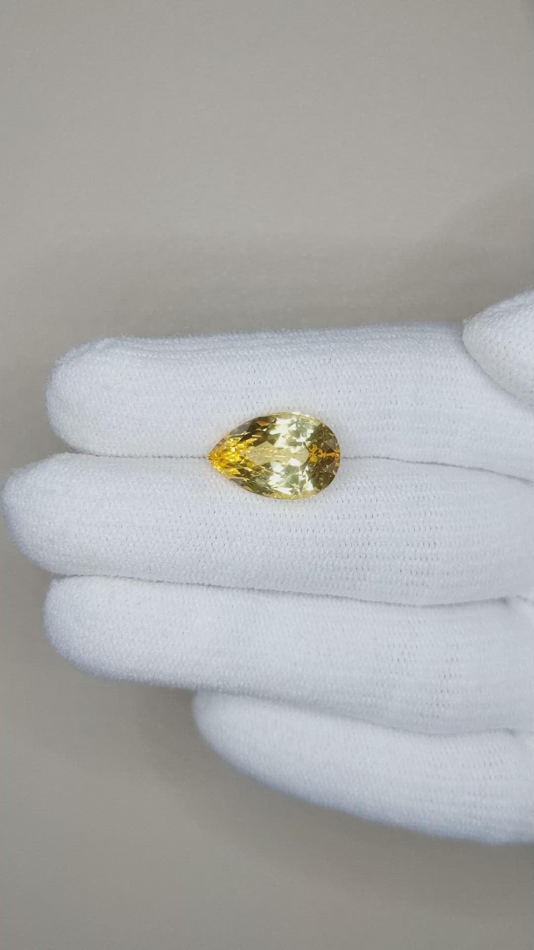 7.65 Ct. Yellow Sapphire from Ceylon (Sri Lanka) Size Video