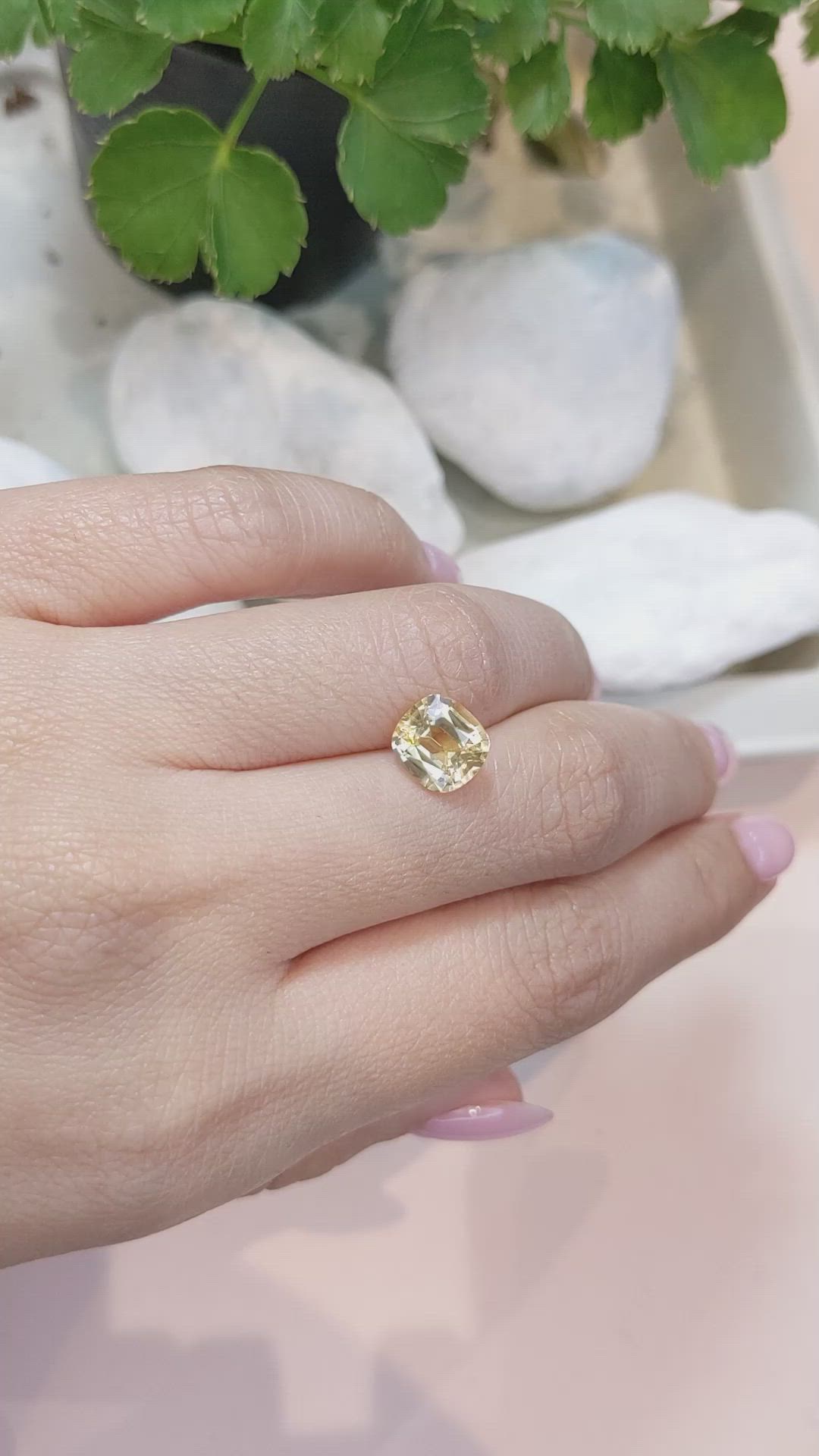 3.12 Ct. Yellow Sapphire from Ceylon (Sri Lanka) Size Video