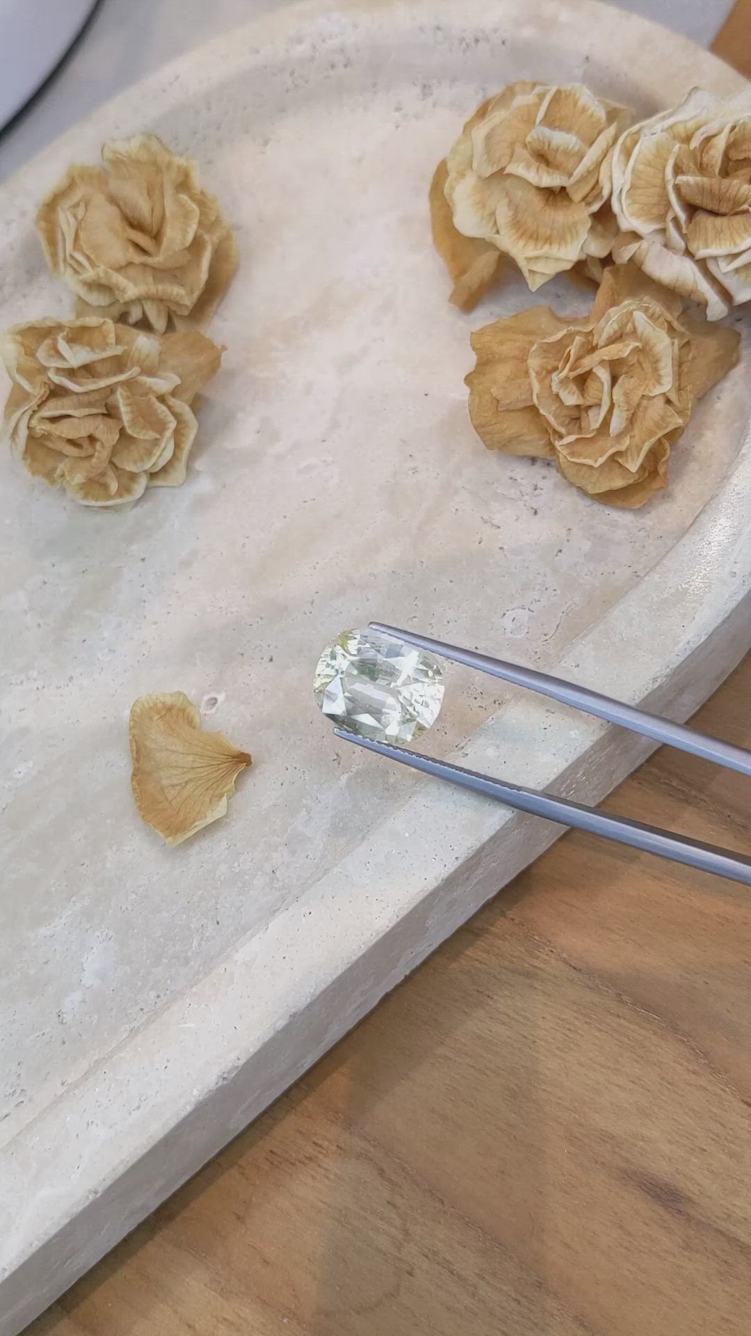 10.35 Ct. Yellow Sapphire from Ceylon (Sri Lanka) Size Video