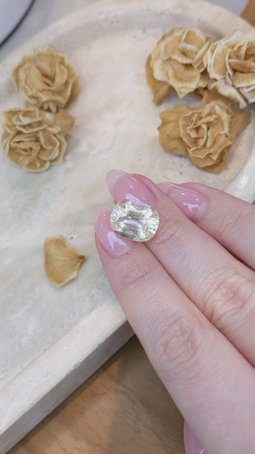 10.35 Ct. Yellow Sapphire from Ceylon (Sri Lanka) Size Video