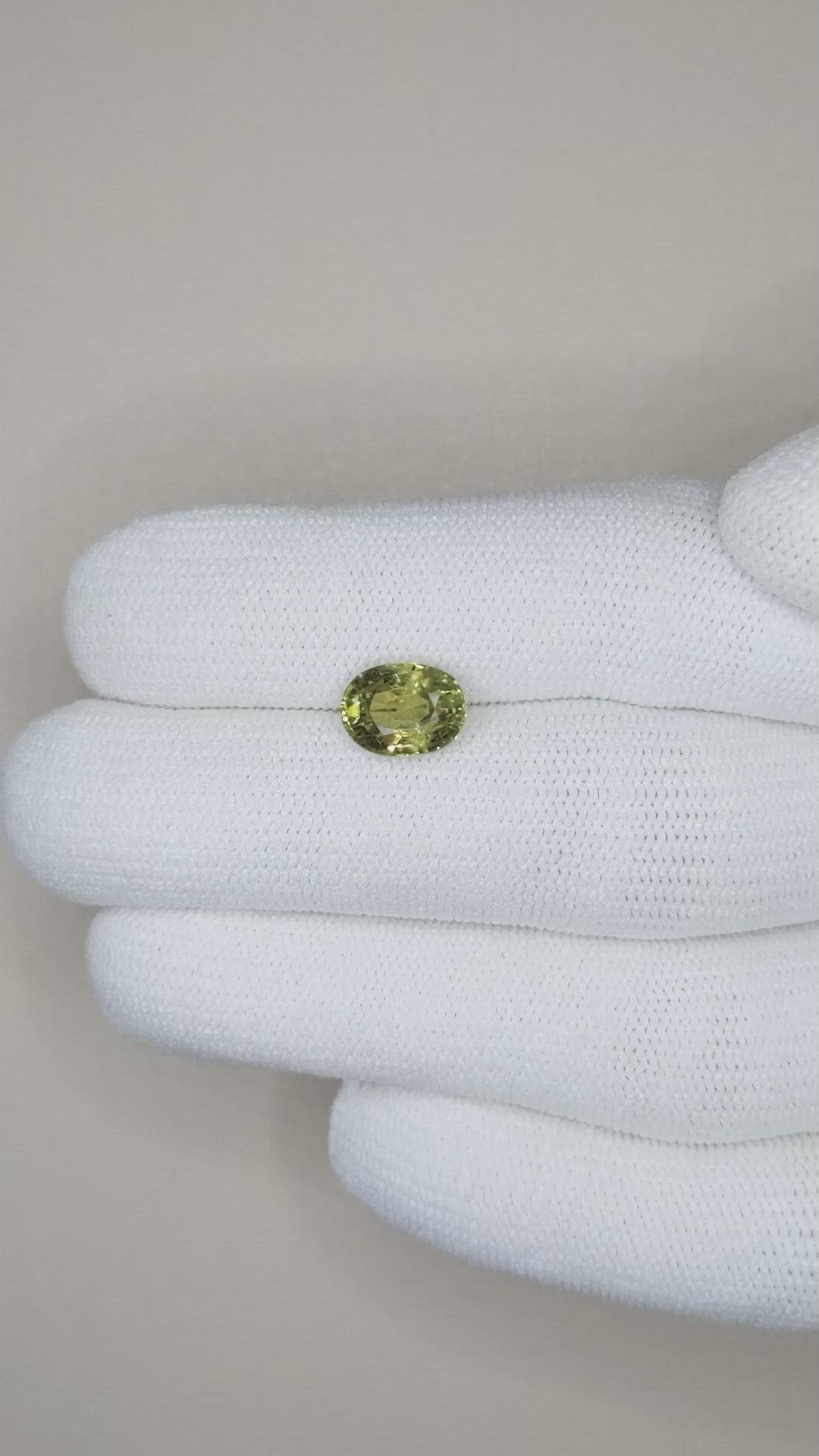2.13 Ct. Yellowish Green Sapphire from Ceylon (Sri Lanka) Size Video