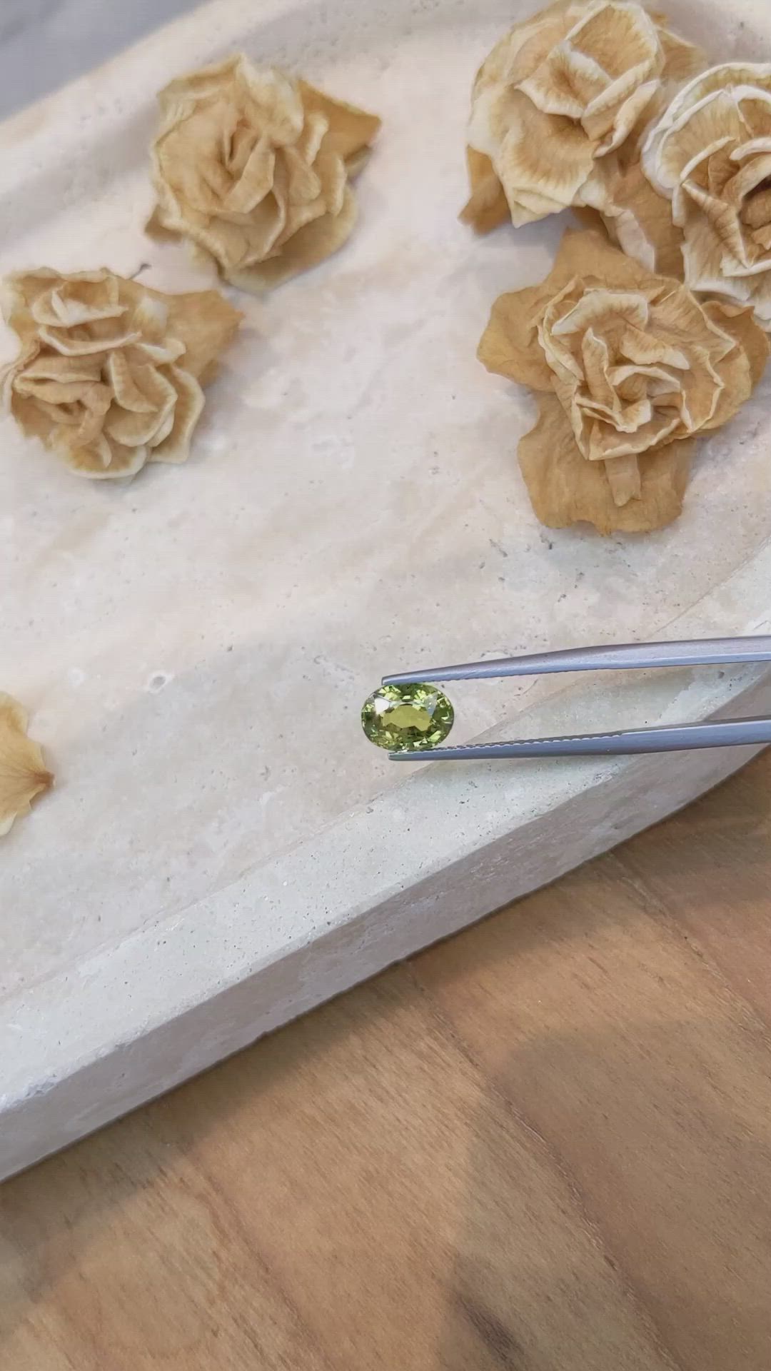 2.13 Ct. Yellowish Green Sapphire from Ceylon (Sri Lanka) Size Video