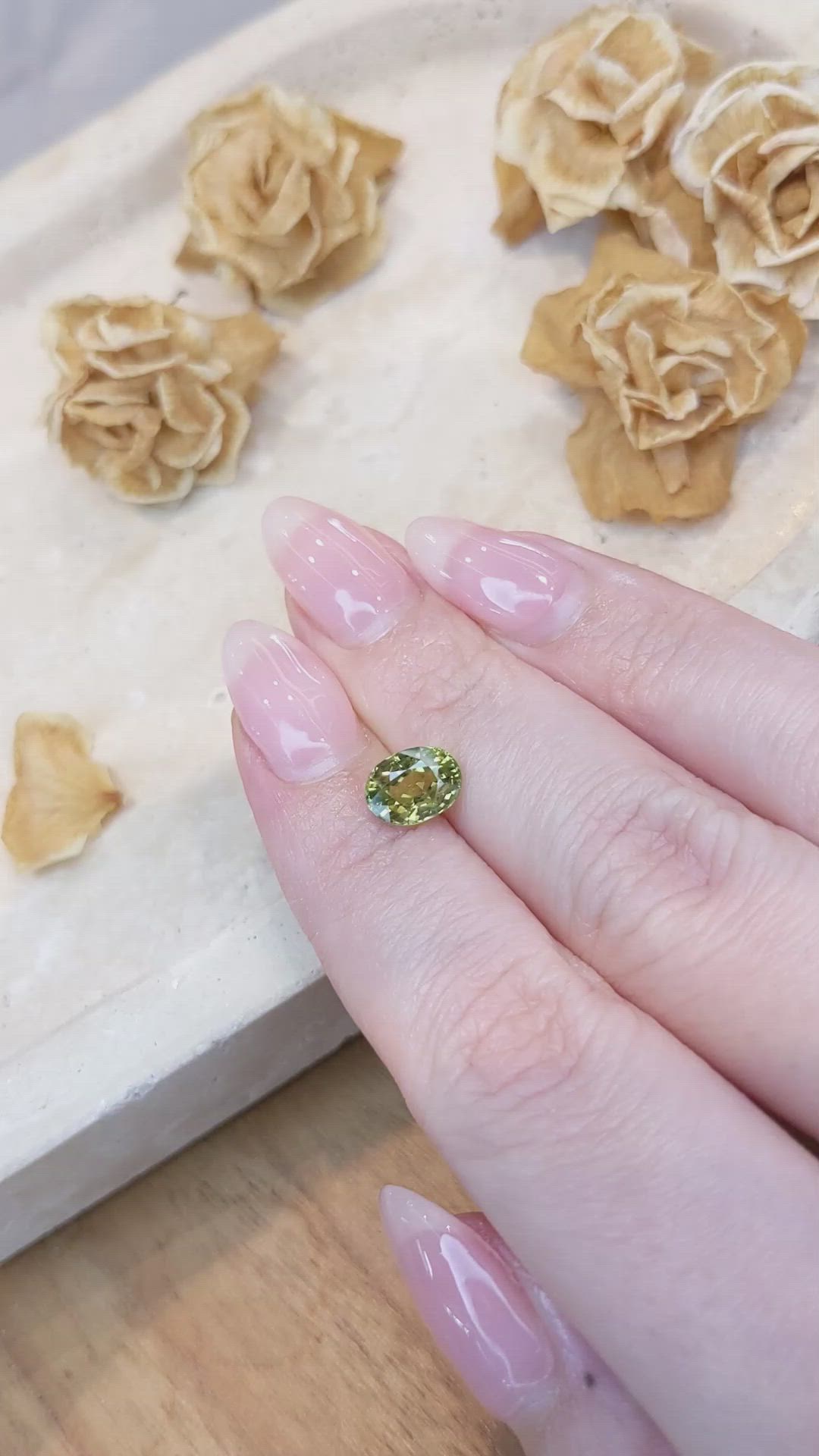 2.13 Ct. Yellowish Green Sapphire from Ceylon (Sri Lanka) Size Video