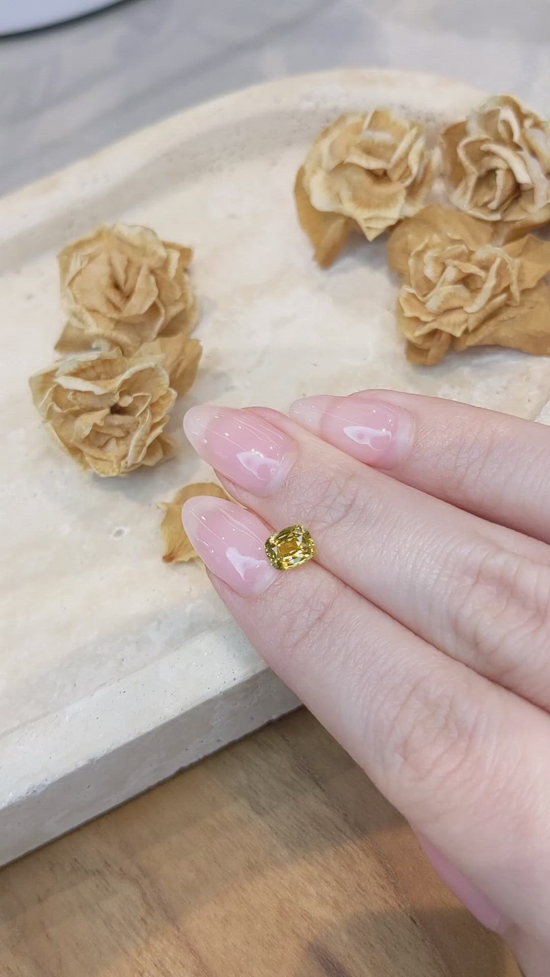 1.00 Ct. Yellow Sapphire from Ceylon (Sri Lanka) Size Video