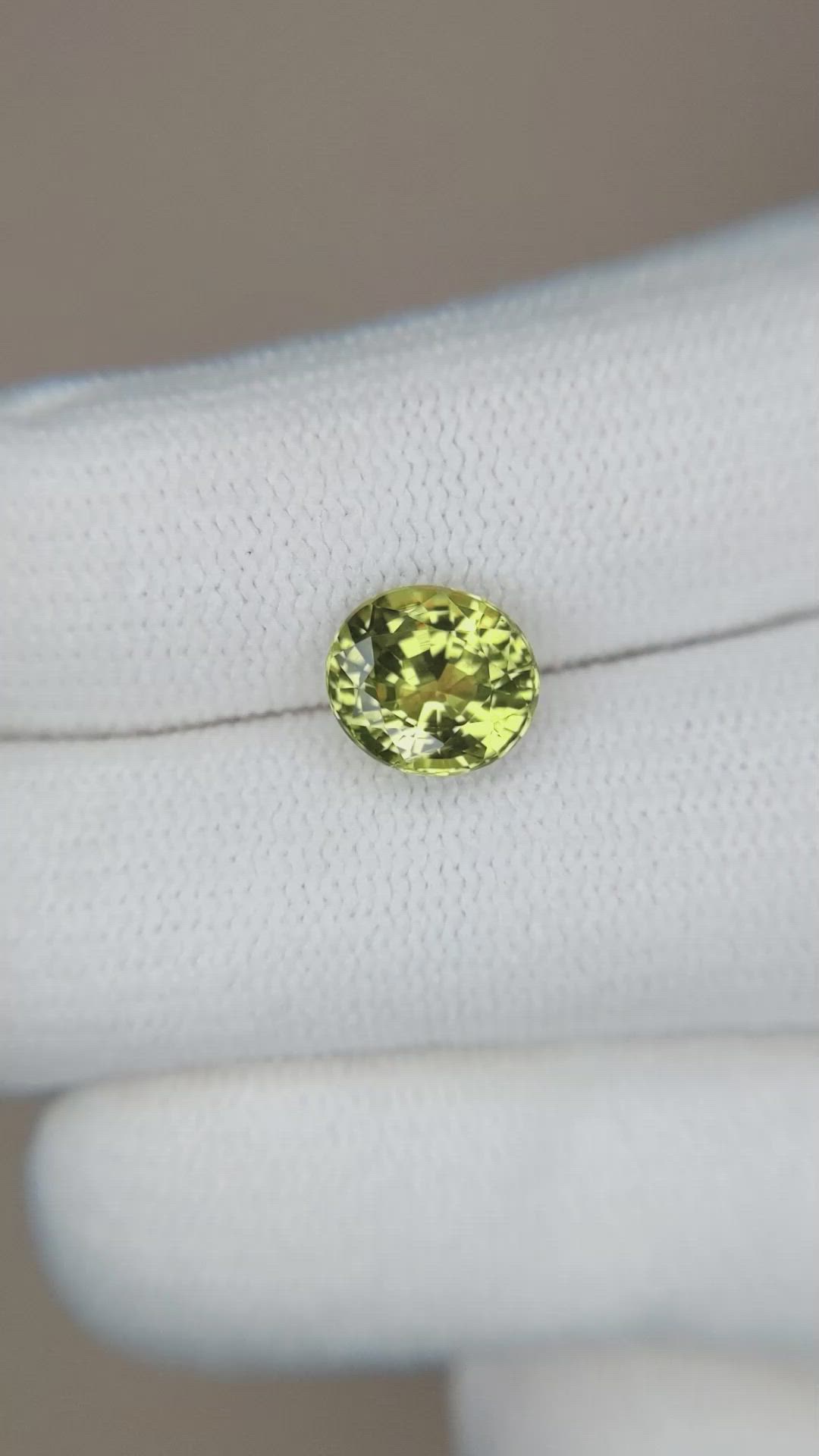 2.09 Ct. Yellowish Green Sapphire from Ceylon (Sri Lanka) Size Video
