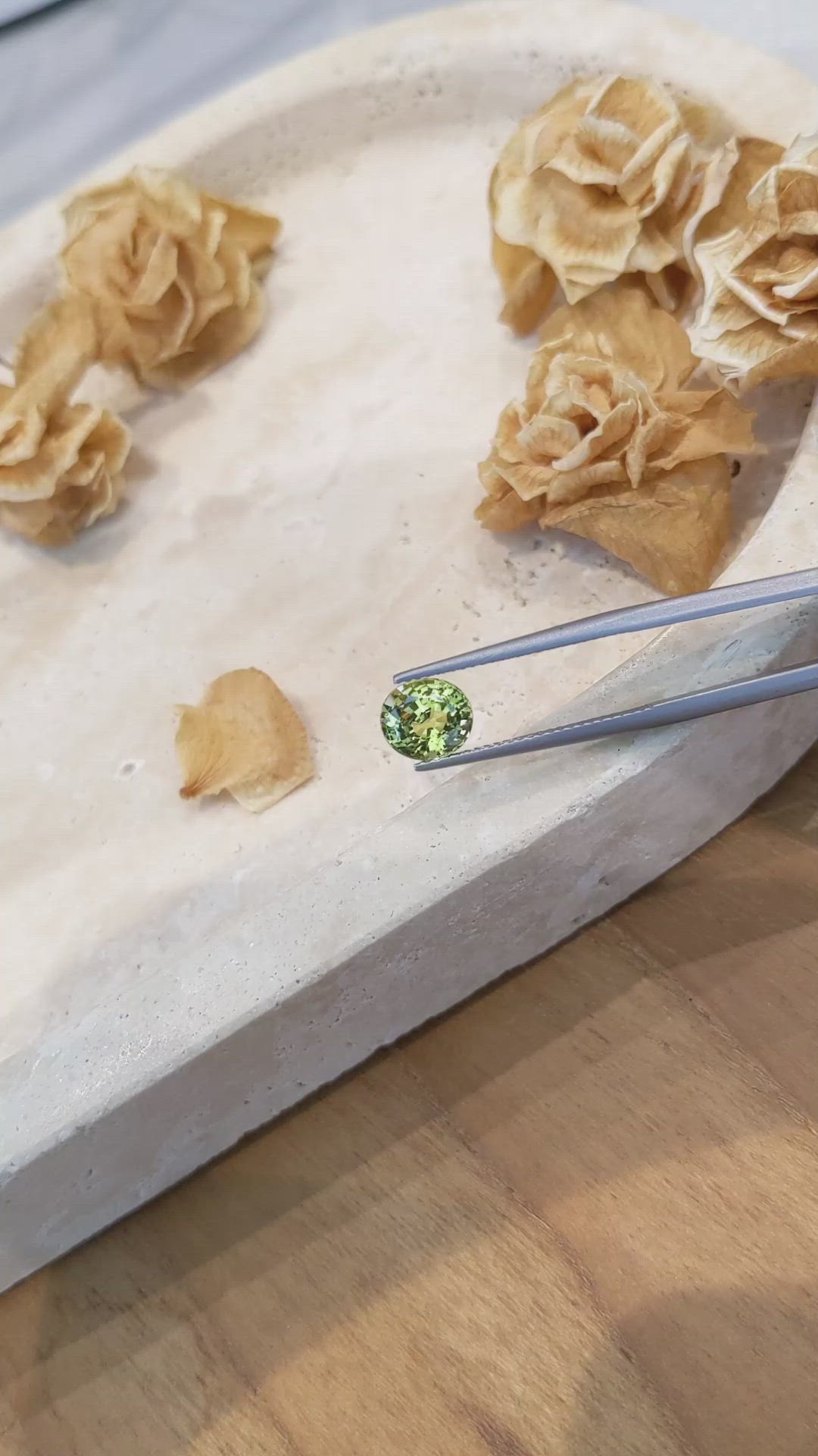 2.09 Ct. Yellowish Green Sapphire from Ceylon (Sri Lanka) Size Video