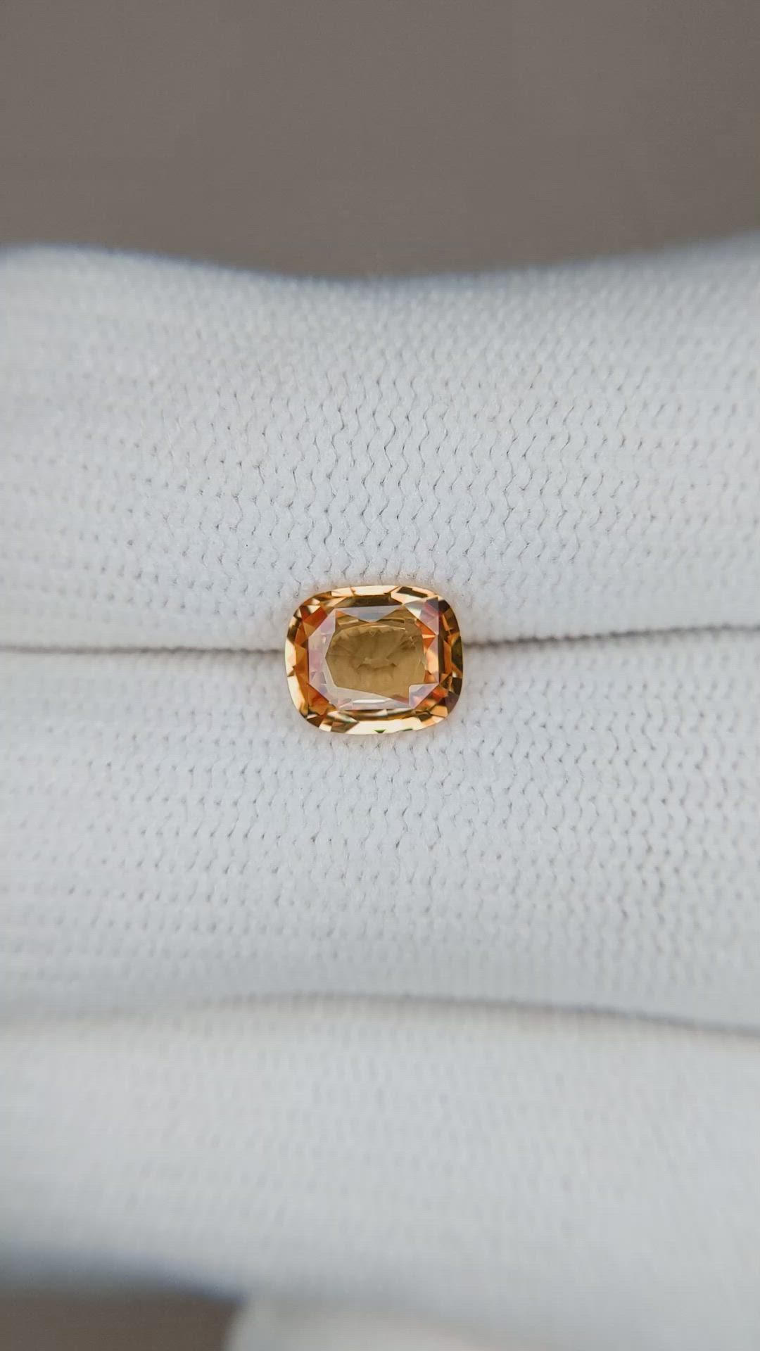 1.15 Ct. Reddish Orange Sapphire from Ceylon (Sri Lanka) Size Video