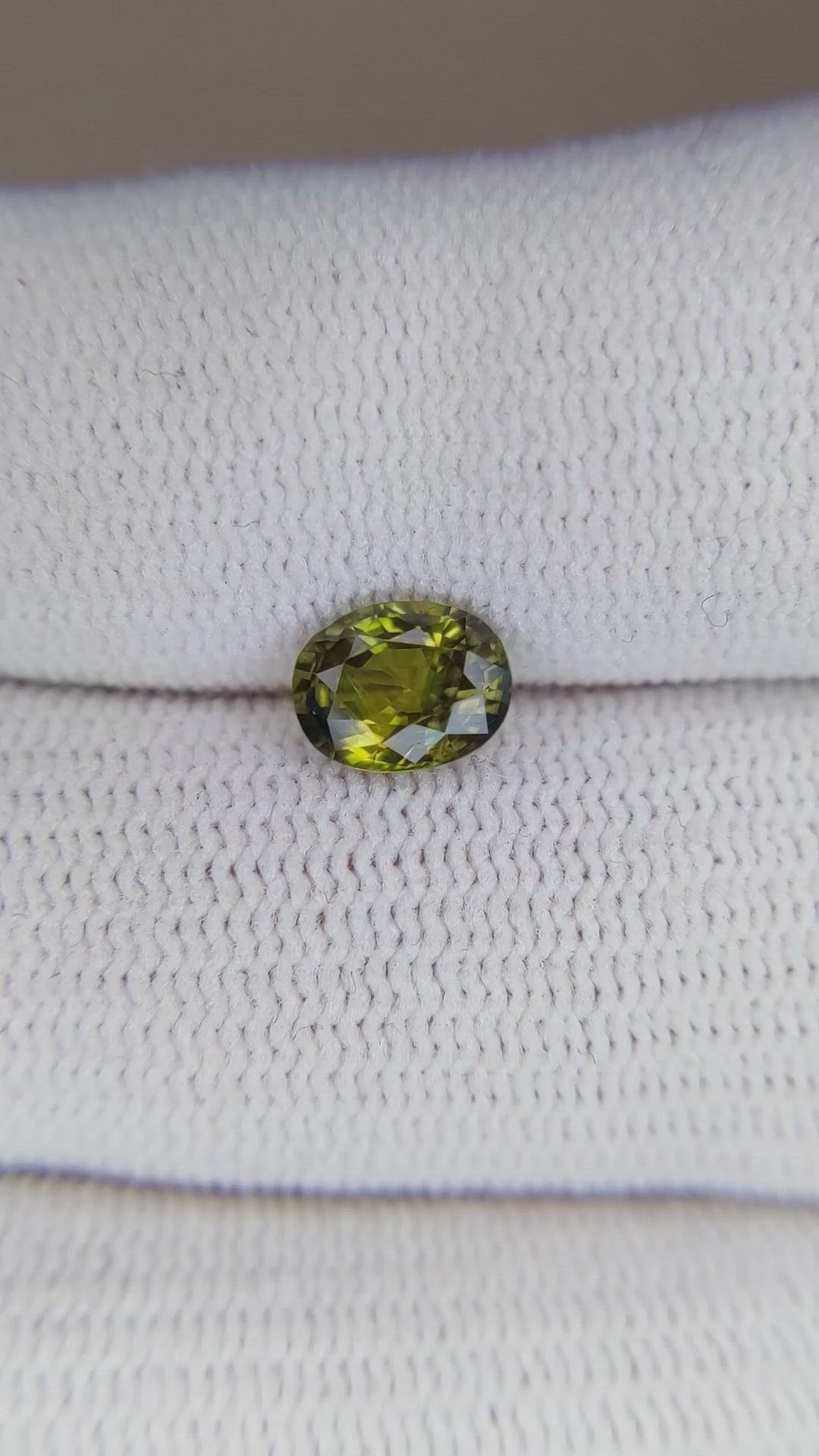 1.16 Ct. Yellowish Green Sapphire from Ceylon (Sri Lanka) Size Video