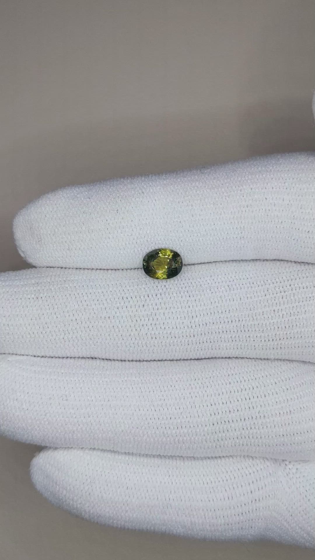 1.16 Ct. Yellowish Green Sapphire from Ceylon (Sri Lanka) Size Video
