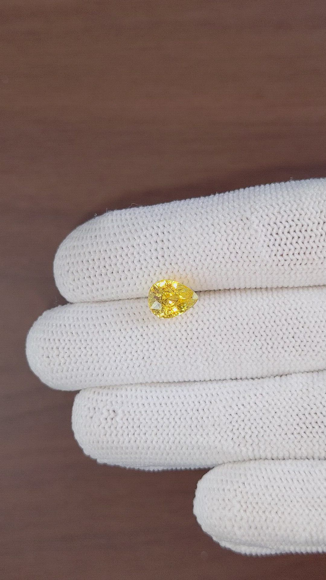 3.00 Ct. Yellow Sapphire from Ceylon (Sri Lanka) Size Video