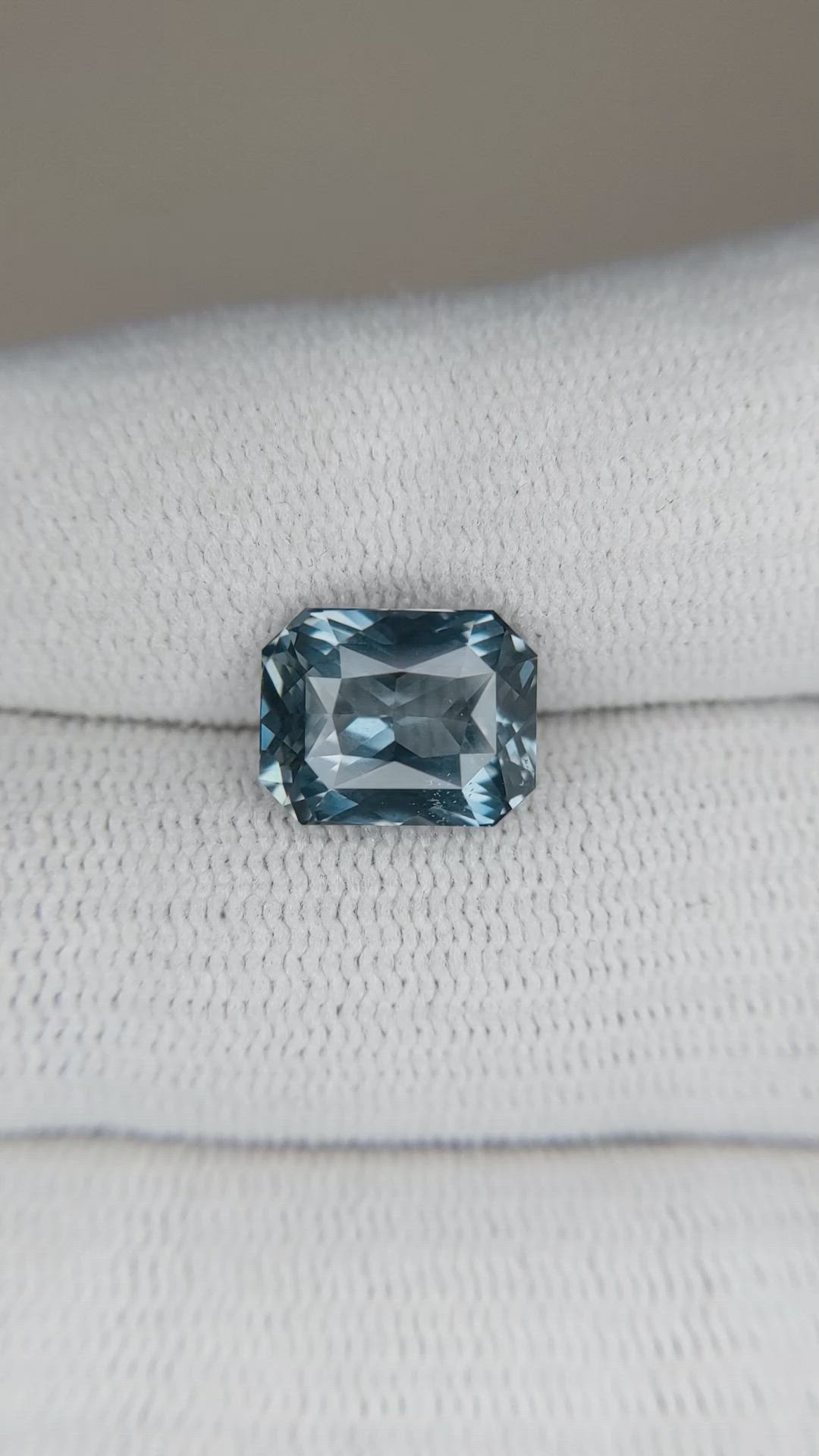 4.55 Ct. Greenish Blue Sapphire from Ceylon (Sri Lanka) Size Video