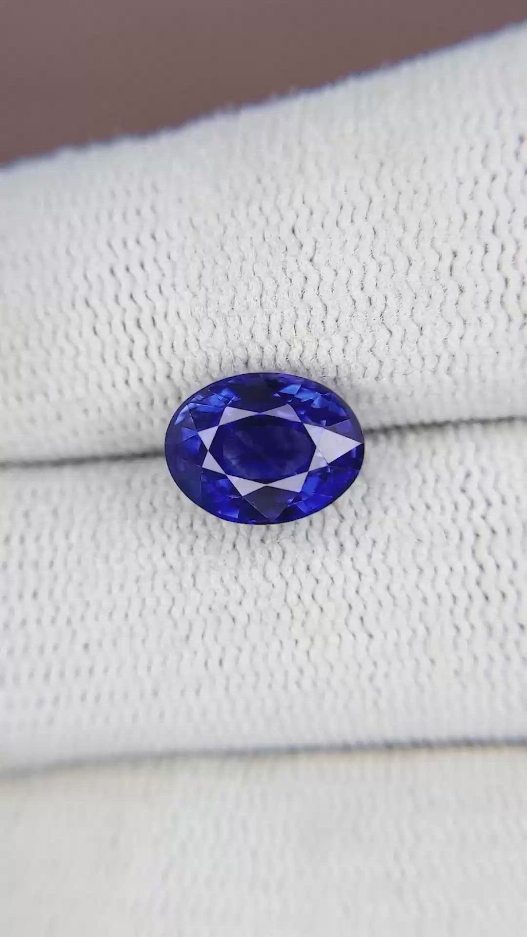 3.78 Ct. Blue Sapphire from Ceylon (Sri Lanka) Size Video