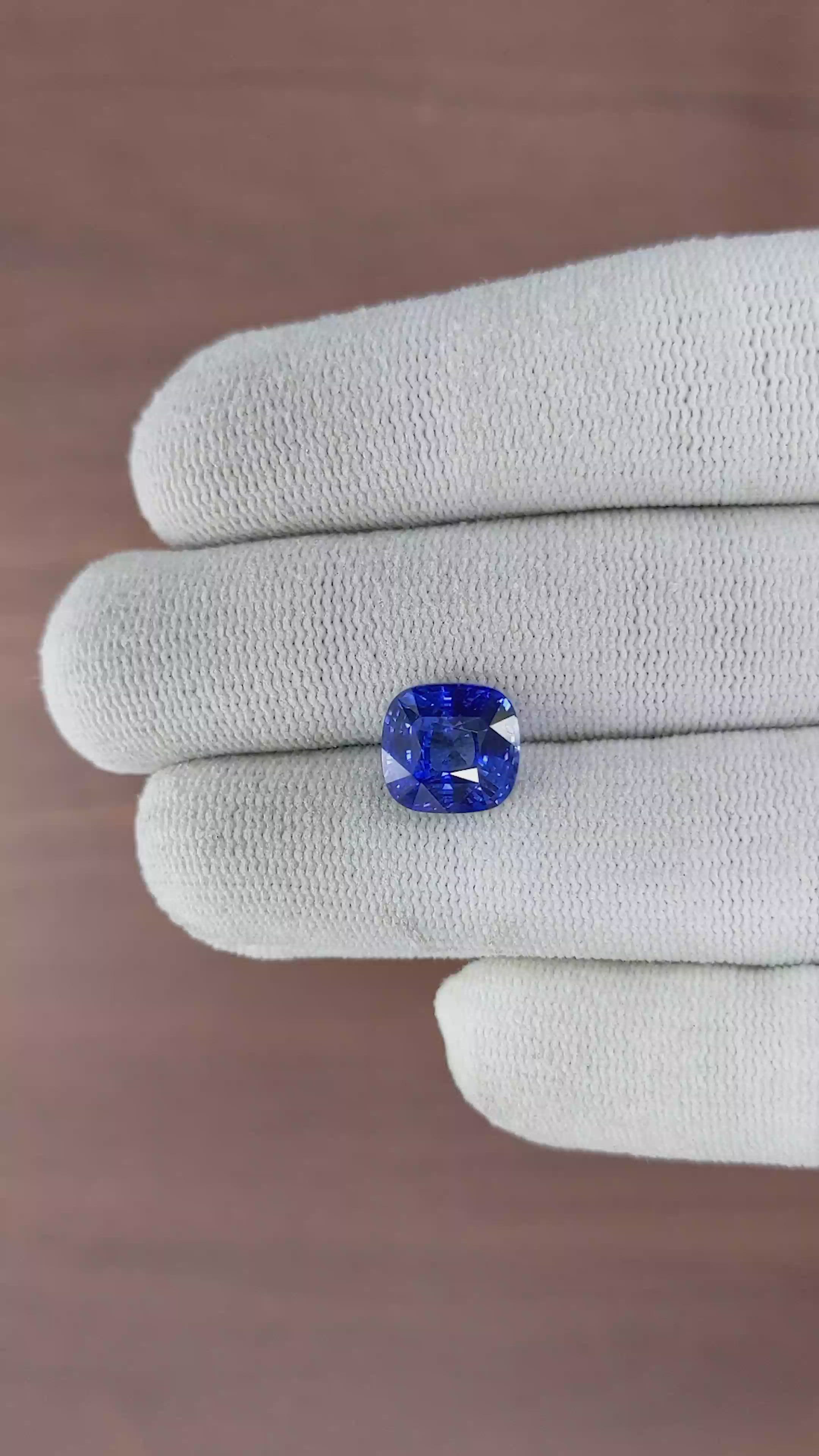 5.51 Ct. Blue Sapphire from Ceylon (Sri Lanka) Size Video