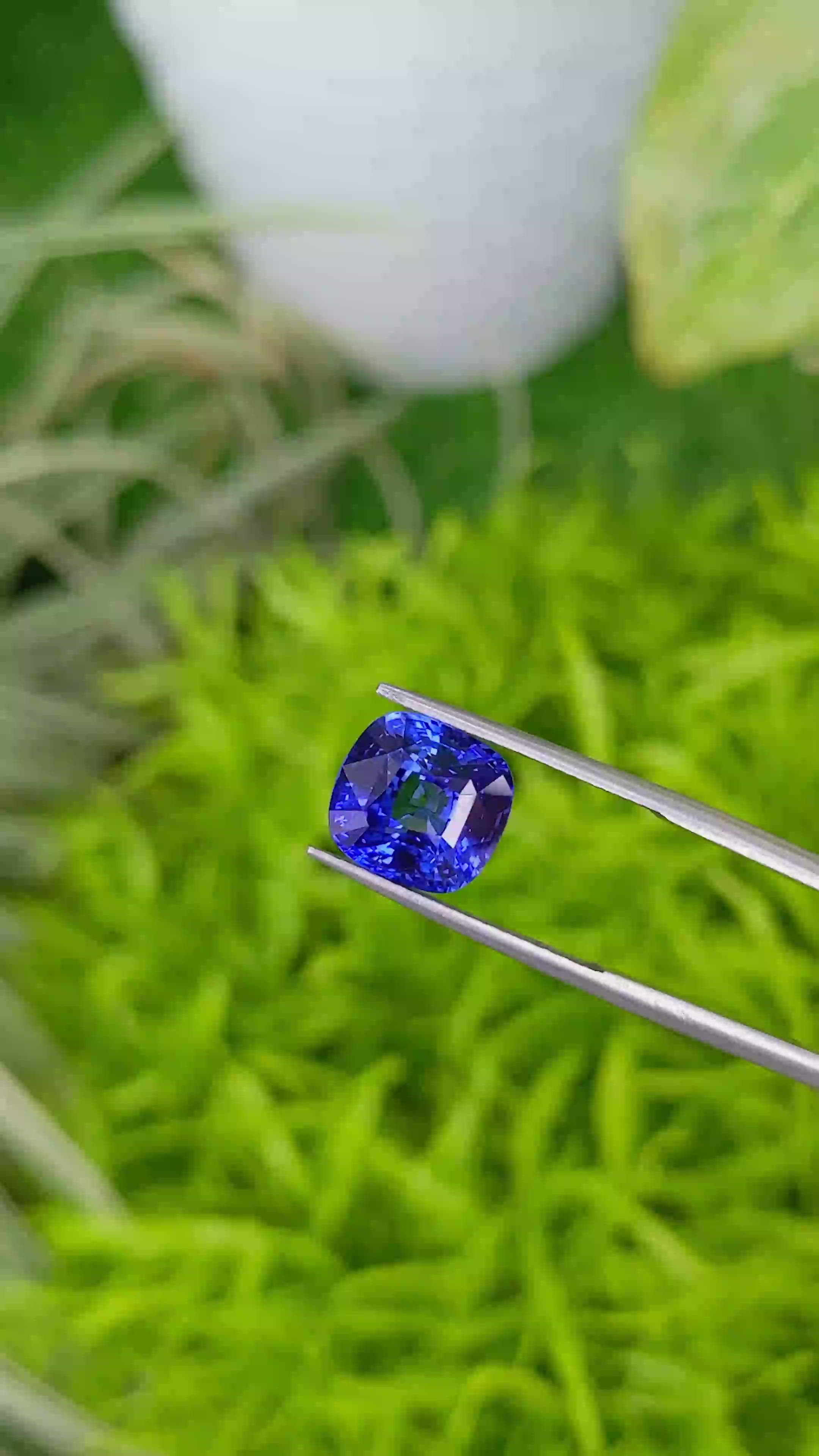 5.51 Ct. Blue Sapphire from Ceylon (Sri Lanka) Size Video