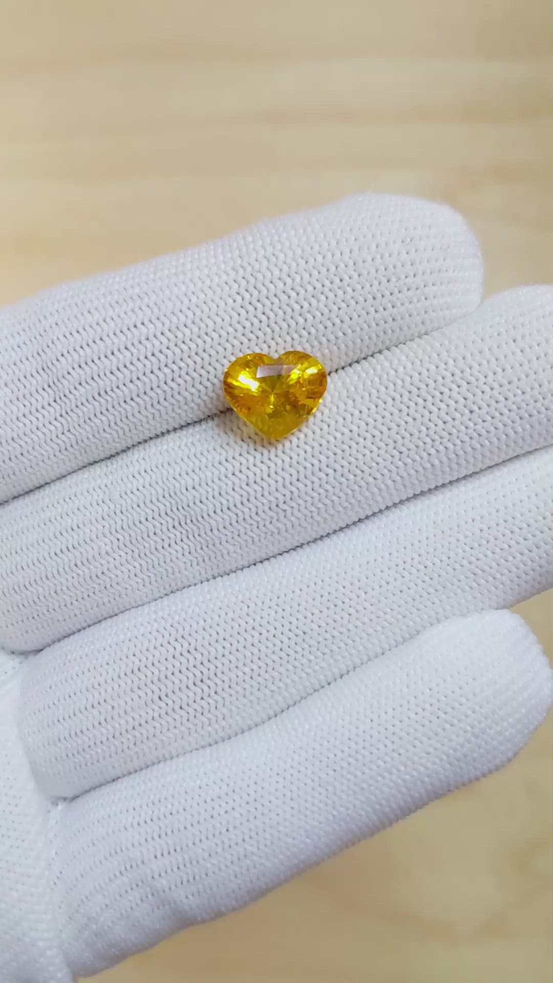 4.10 Ct. Orangish Yellow Sapphire from Ceylon (Sri Lanka) Size Video