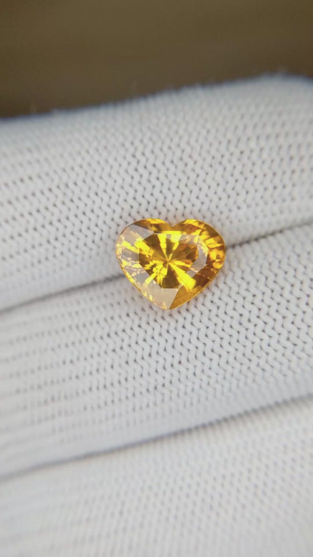 4.10 Ct. Orangish Yellow Sapphire from Ceylon (Sri Lanka) Size Video