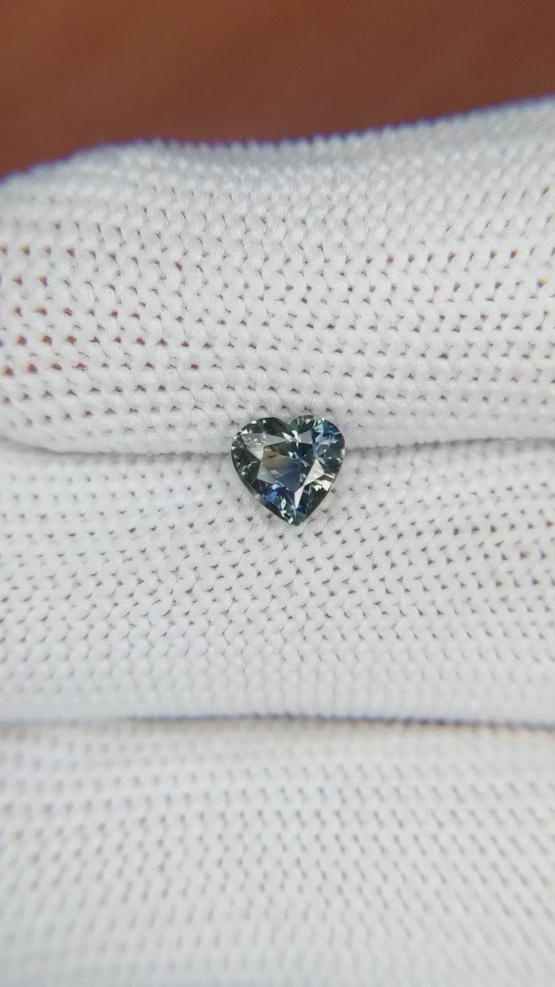 1.02 Ct. Bi Color Sapphire from Ceylon (Sri Lanka) Size Video