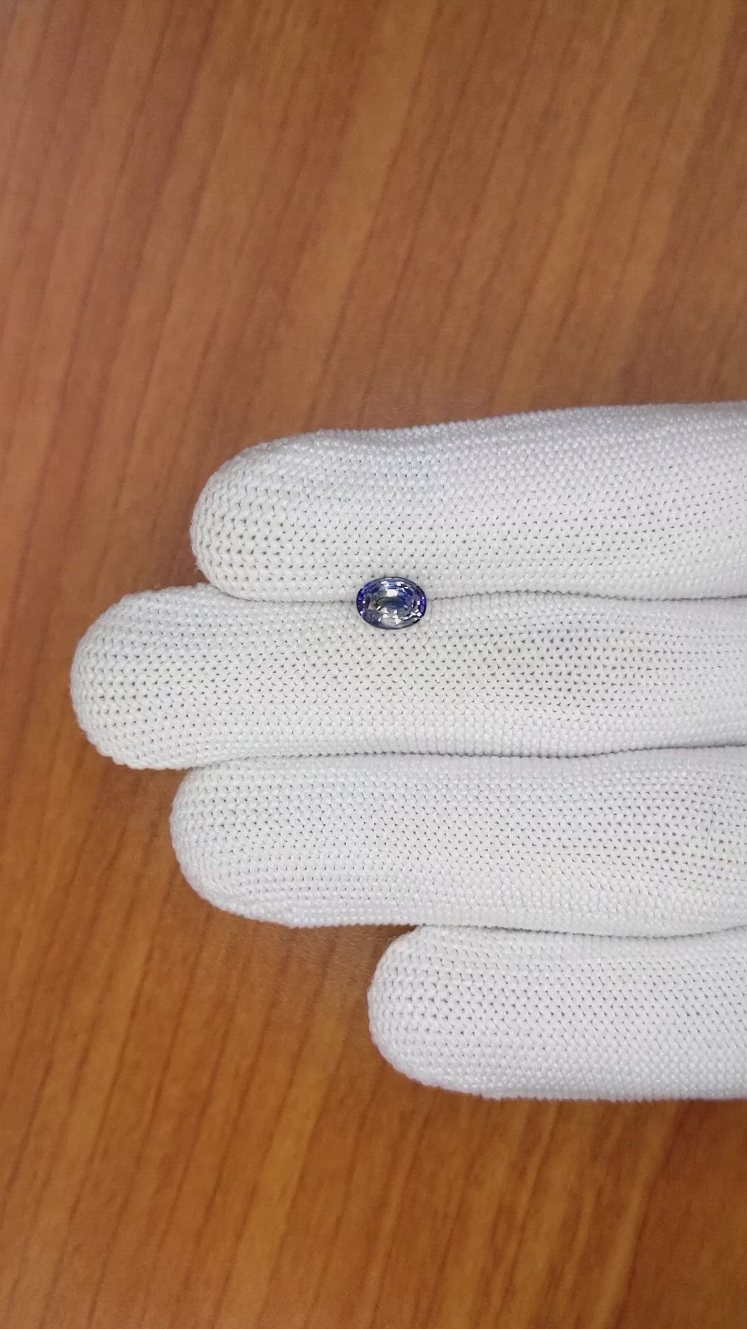 1.00 Ct. Bi Color Sapphire from Ceylon (Sri Lanka) Size Video