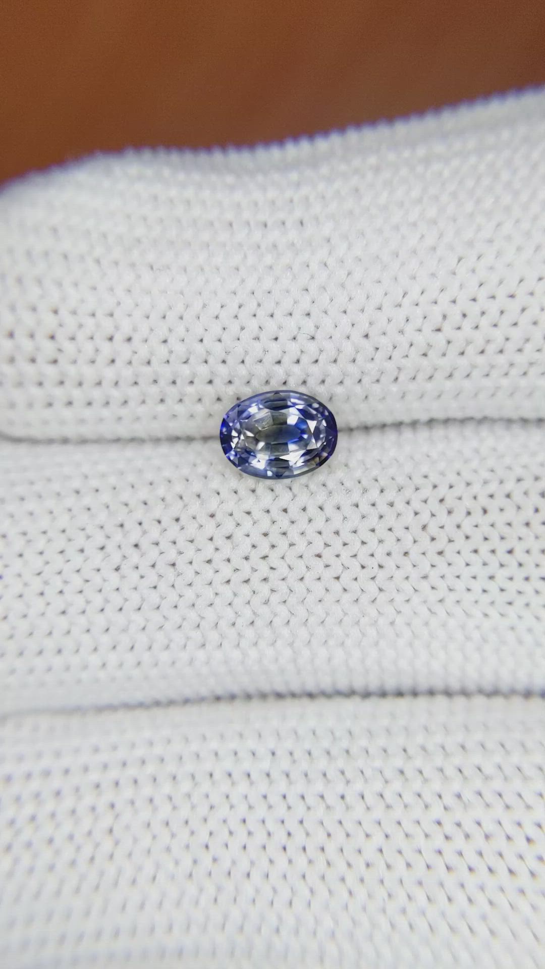 1.00 Ct. Bi Color Sapphire from Ceylon (Sri Lanka) Size Video