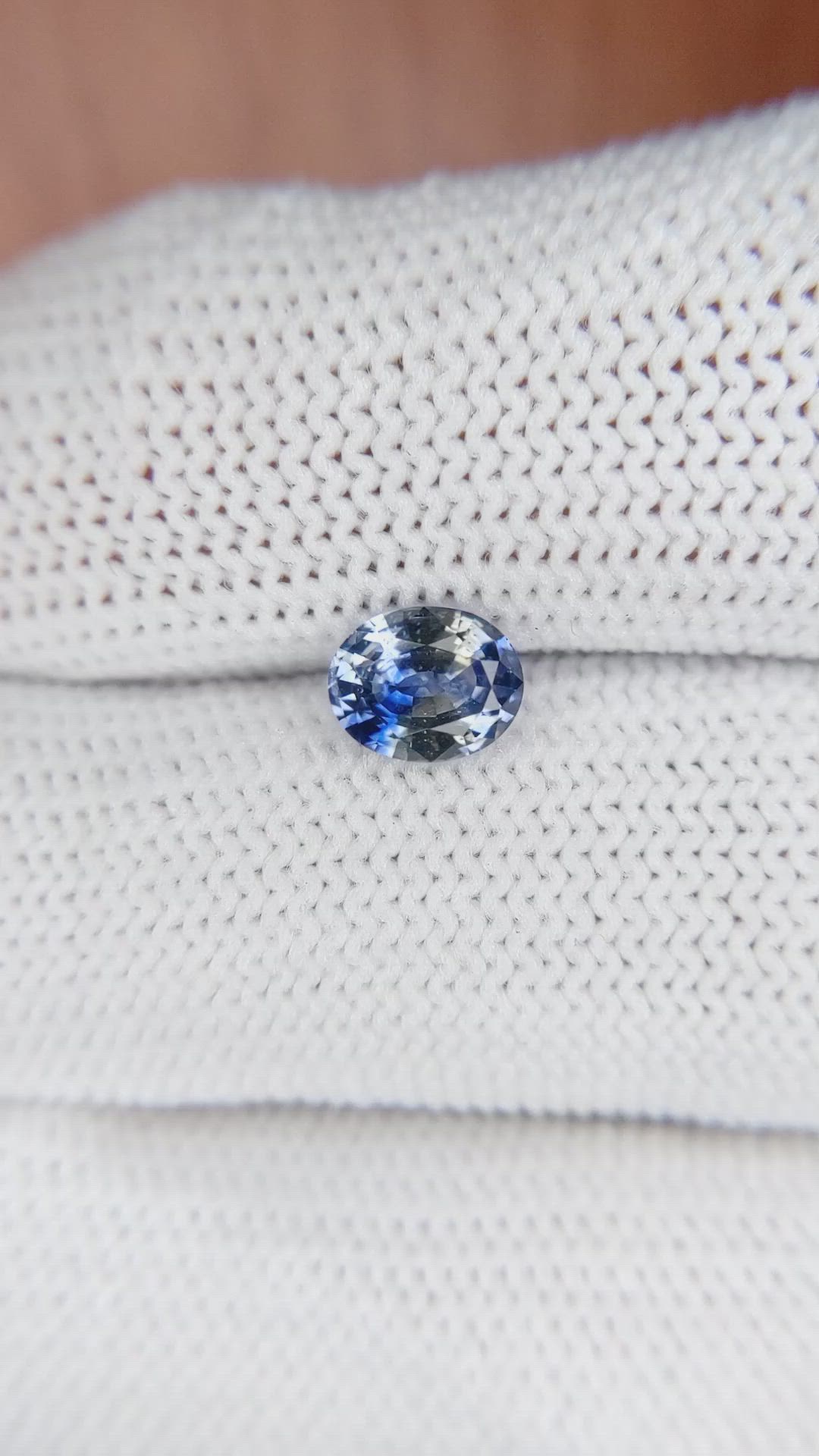 0.90 Ct. Bi Color Sapphire from Ceylon (Sri Lanka) Size Video