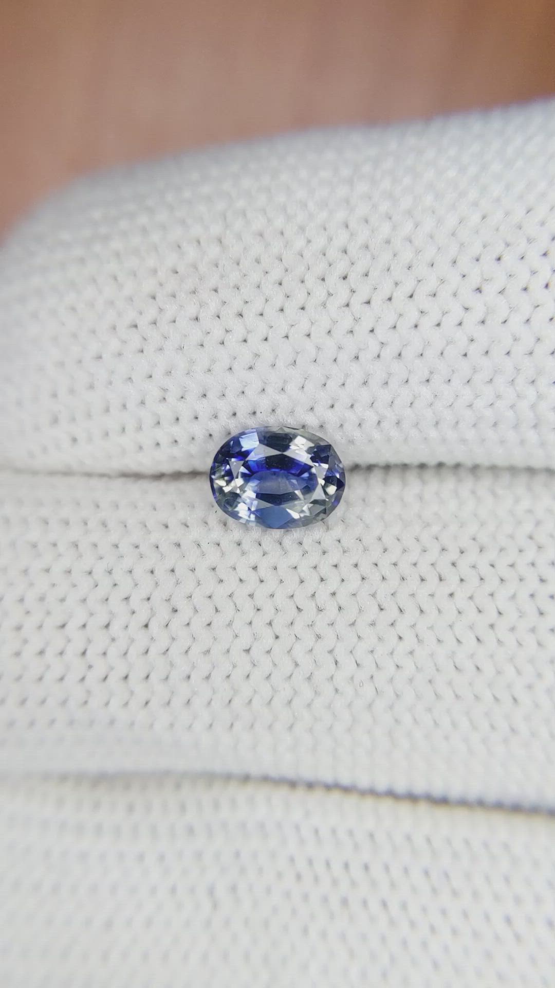 0.90 Ct. Bi Color Sapphire from Ceylon (Sri Lanka) Size Video