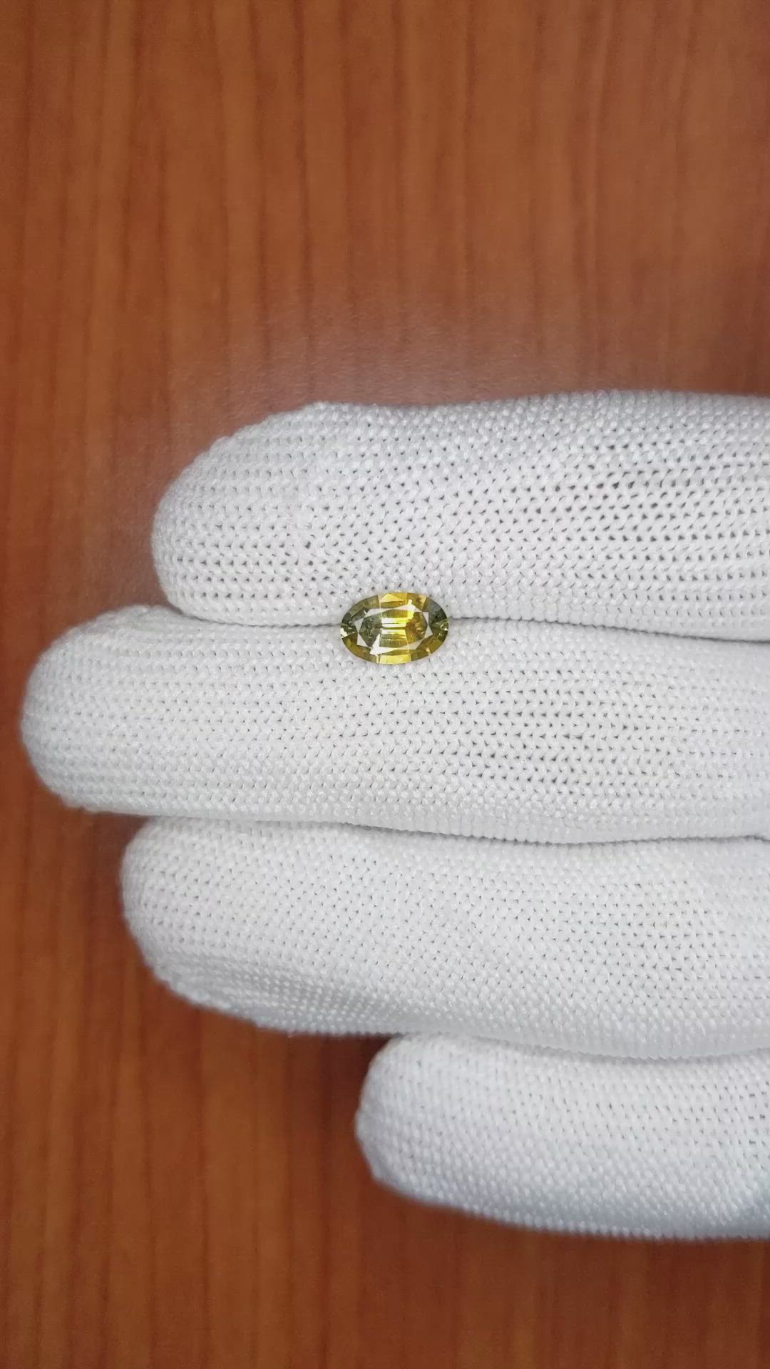 1.10 Ct. Bi Color Sapphire from Ceylon (Sri Lanka) Size Video