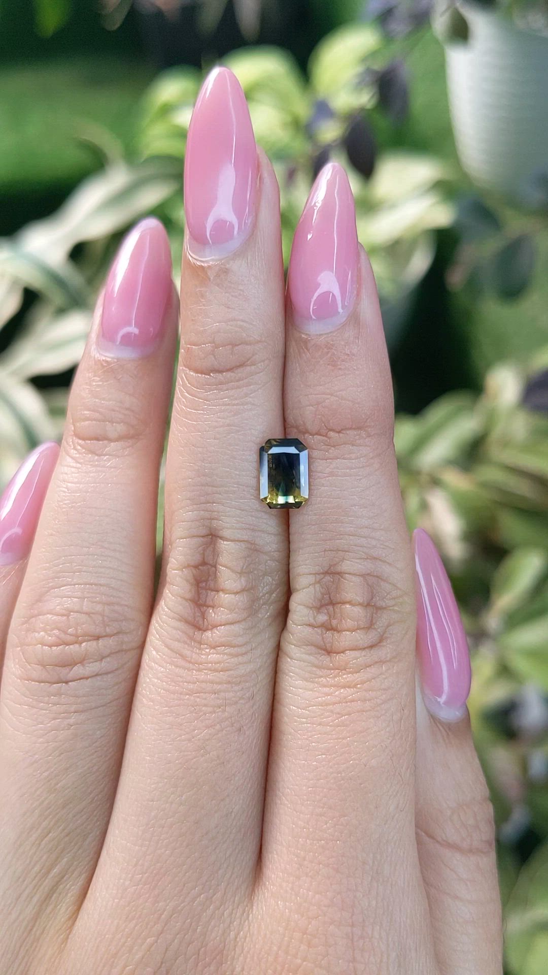 1.63 Ct. Bi Color Sapphire from Ceylon (Sri Lanka) Size Video