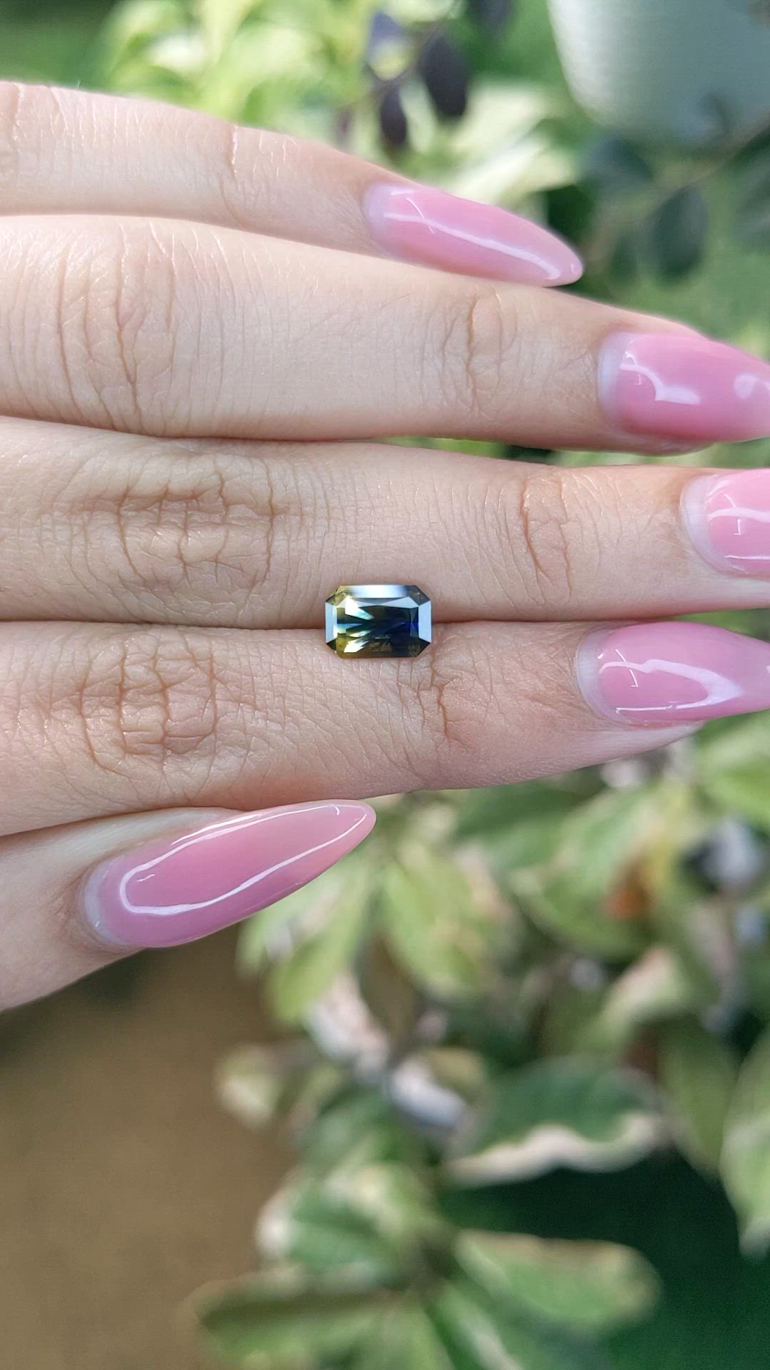 1.63 Ct. Bi Color Sapphire from Ceylon (Sri Lanka) Size Video