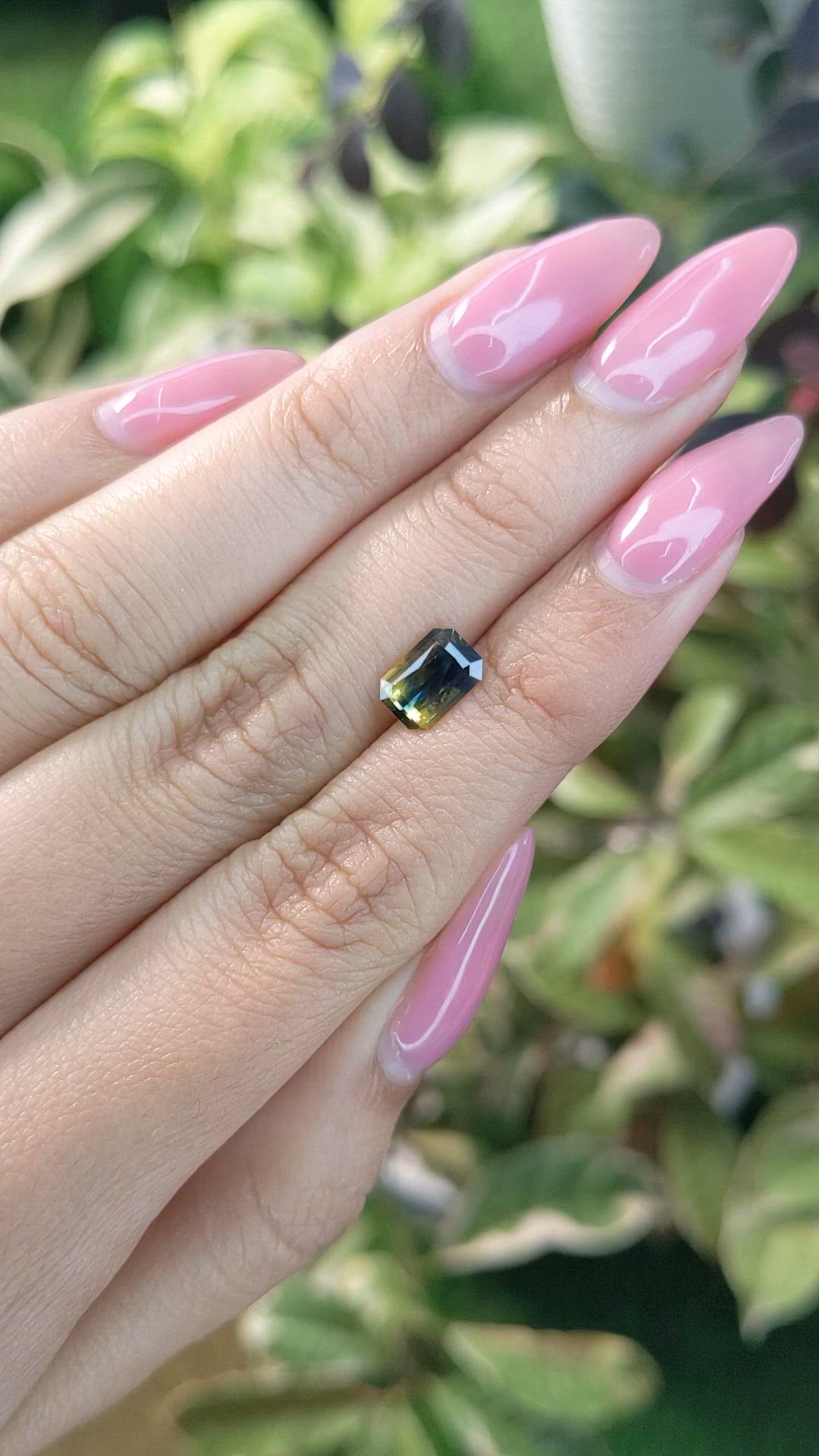 1.63 Ct. Bi Color Sapphire from Ceylon (Sri Lanka) Size Video