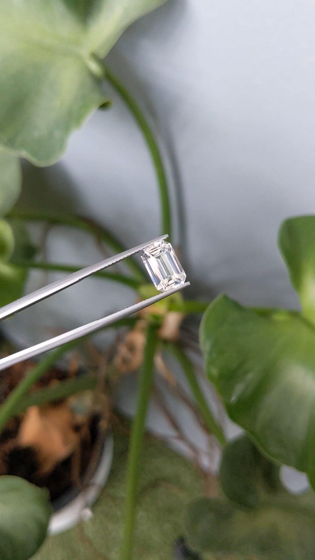 3.59 Ct. White Sapphire from Ceylon (Sri Lanka) Size Video