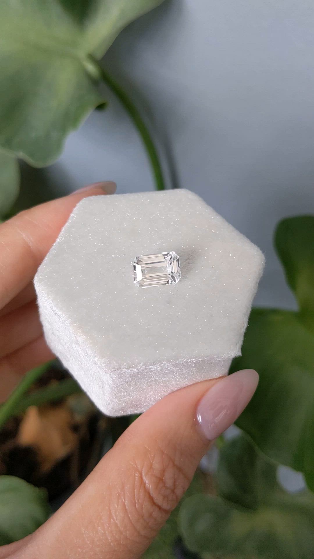 3.59 Ct. White Sapphire from Ceylon (Sri Lanka) Size Video